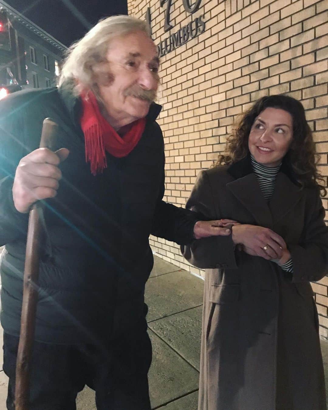 アンバー・タンブリンのインスタグラム：「I think about this first picture often. It was taken in San Francisco, just before the 2020 pandemic, and it was the last time I ever saw my writing mentor Jack Hirschman in person, before he left this Earth in an unspeakably painful way. But I think about this photo not just because of him or that time. I think about it often because of the woman on his arm, April Jones. This picture is a metaphor for all that you are, April. The way you’re always there for the people you love, unconditionally. The way you help us move literally and metaphorically through the world when it feels too damn hard, when we feel broken, when we need a steady hand to guide us. The way you smile. The way your gaze is ever fixed on those that you love, on being a champion of others, and, to yourself, even when it feels impossible. I have seen you do the impossible, Pony. Many many times. And I am constantly inspired by you. Today I celebrate you and all that you’ve been and are. Happiest of birthdays my love @ponyjones . You are, as the kids say, a real one. The realest of real ones.」