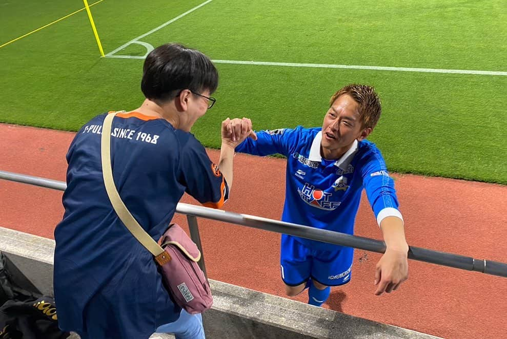 松本拓也さんのインスタグラム写真 - (松本拓也Instagram)「天皇杯　VS清水エスパルス  Jリーグじゃないし、この試合出てないけど、 この2階席でサンバに合わせて飛んで跳ねて踊って応援しててさ、 あのピッチの中でこの応援を聞くってどうなんだろうってサッカー選手目指し出したガキの頃の俺に伝えたい。  「思ってる以上に幸せだったぞ」  この場所に連れてきてくれた母親の友人夫婦。 遡れば、あなた達とここに来てなかったら、サッカー選手目指そうとか思わなかったかもしれない。  今日は試合の振り返りとかじゃ無いや。 こんな、しみじみしたのもたまにはいいよね。笑  最後に言わせて。  ここが私のアナザースカイ。  笑」6月7日 23時29分 - official.matsu