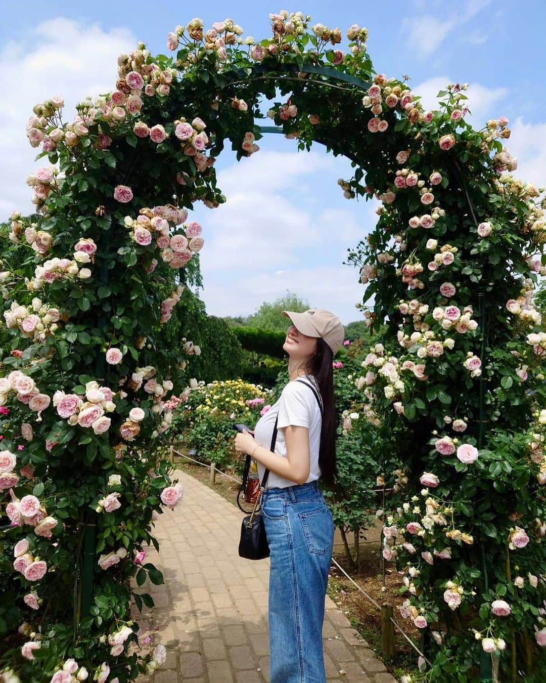 水上桃華さんのインスタグラム写真 - (水上桃華Instagram)「💐🩷 今度おばあちゃん連れてきたいなぁ  #あしかがフラワーパーク #バラ園 #rosegarden #栃木県足利市」6月7日 23時58分 - carbsdaisuki_