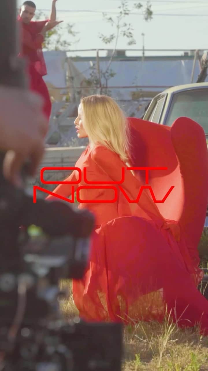 カイリー・ミノーグのインスタグラム：「The ❤️ Padam Padam ❤️ behind the scenes video is OUT NOW! We had so much fun on set 💋」