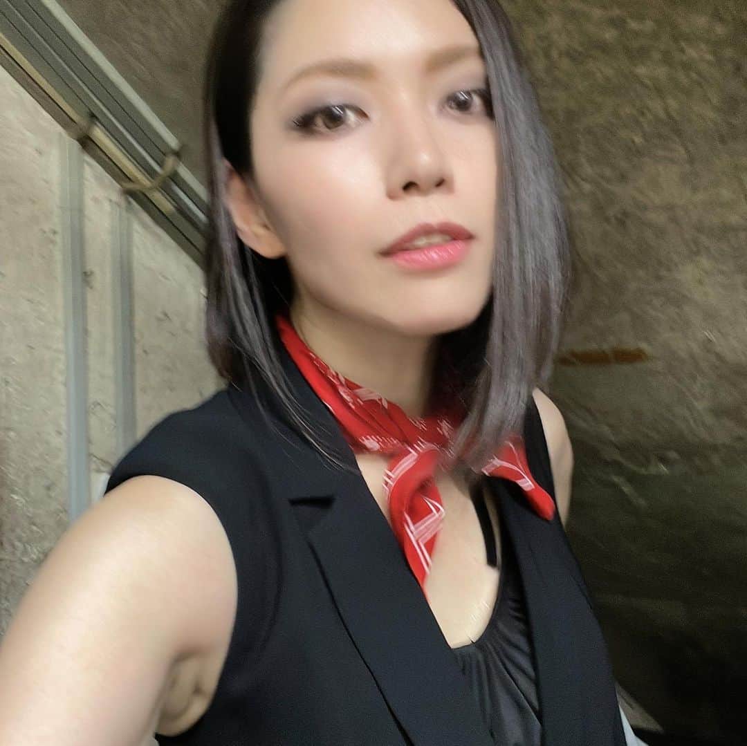 ERYさんのインスタグラム写真 - (ERYInstagram)「5/27は吉祥寺GBにて極東ファロスキッカー、NICKEY & THE WARRIORSとの2バンドで激アツな夜でした！ フロアの熱量も高くバンド同士も良い関係、とっても楽しく過ごしました。 ニッキーさんと宙也さんのデュエットも最高でしたね。  写真はライブ写真や打ち上げ写真や、本番前にダッシュで食べにいったトニーズピザなど。 #極東ファロスキッカー #ファロキ #nickeyandthewarriors  #吉祥寺GB #吉祥寺rockjointgb  #トニーズピザ #tonyspizza」6月7日 23時51分 - bass_ery