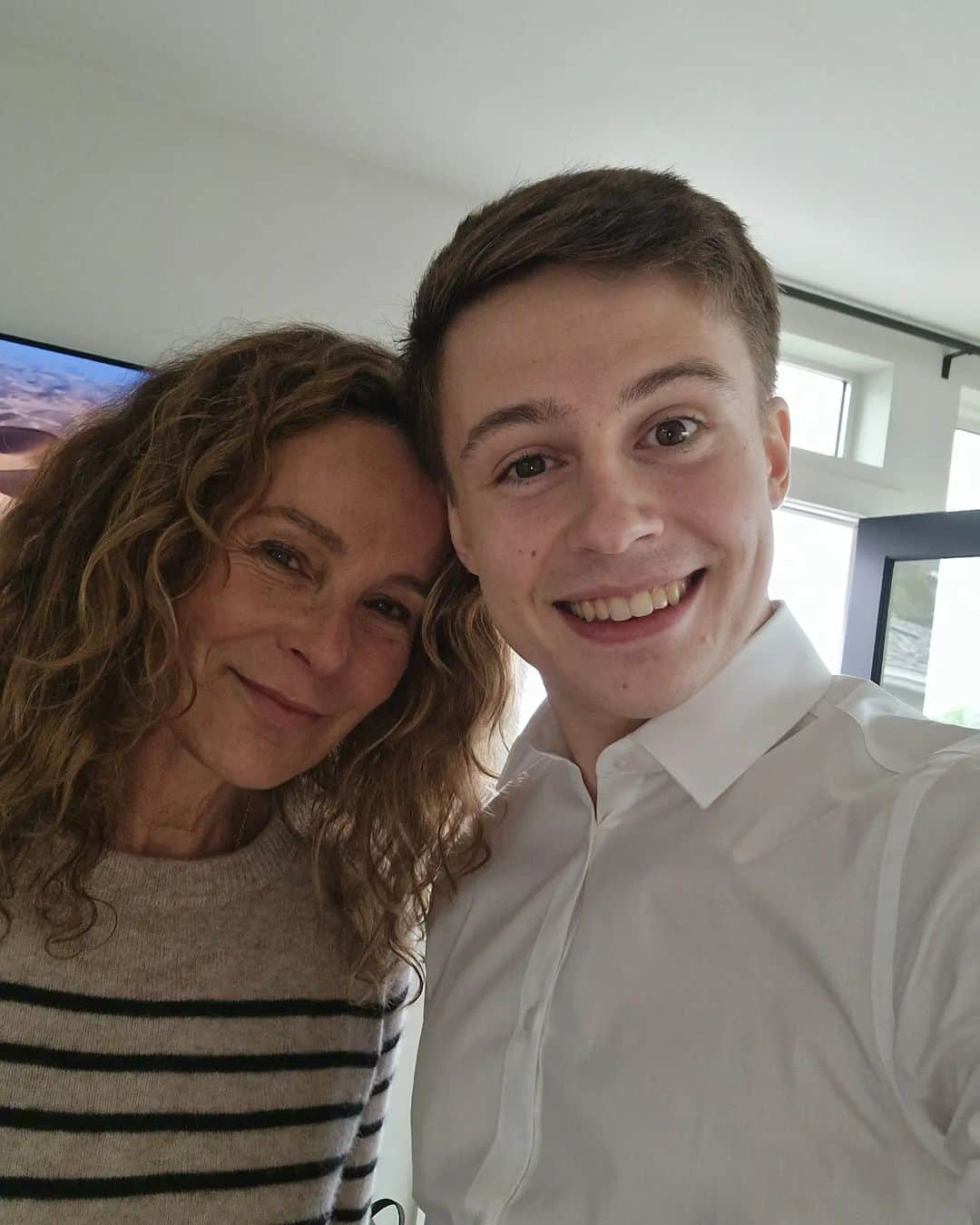 ジェニファー・グレイのインスタグラム：「LOVED the Movie, Love the Person ❤️  Today I had the chance to meet one of my main inspiration in dance 😍  Thanks @jennifergrey for being the incredibly joyful and generous person you are 🥰  Had THE TIME OF MY LIFE 😜  Video coming in 24hours 🔥  Feel free to share 🙏  #dance #dirtydancing #dirtydance #jennifergrey #movie #movies #moviescenes #actress #dancers #dancer #danse #danseurs #danseur #wcs #westcoast #westcoastswing #modernswing #coupledance #dancehall #dancing #dancevideo #dancevideos #dancelife #dancerlife #teachers #art #artists #artist #leolorenzo」