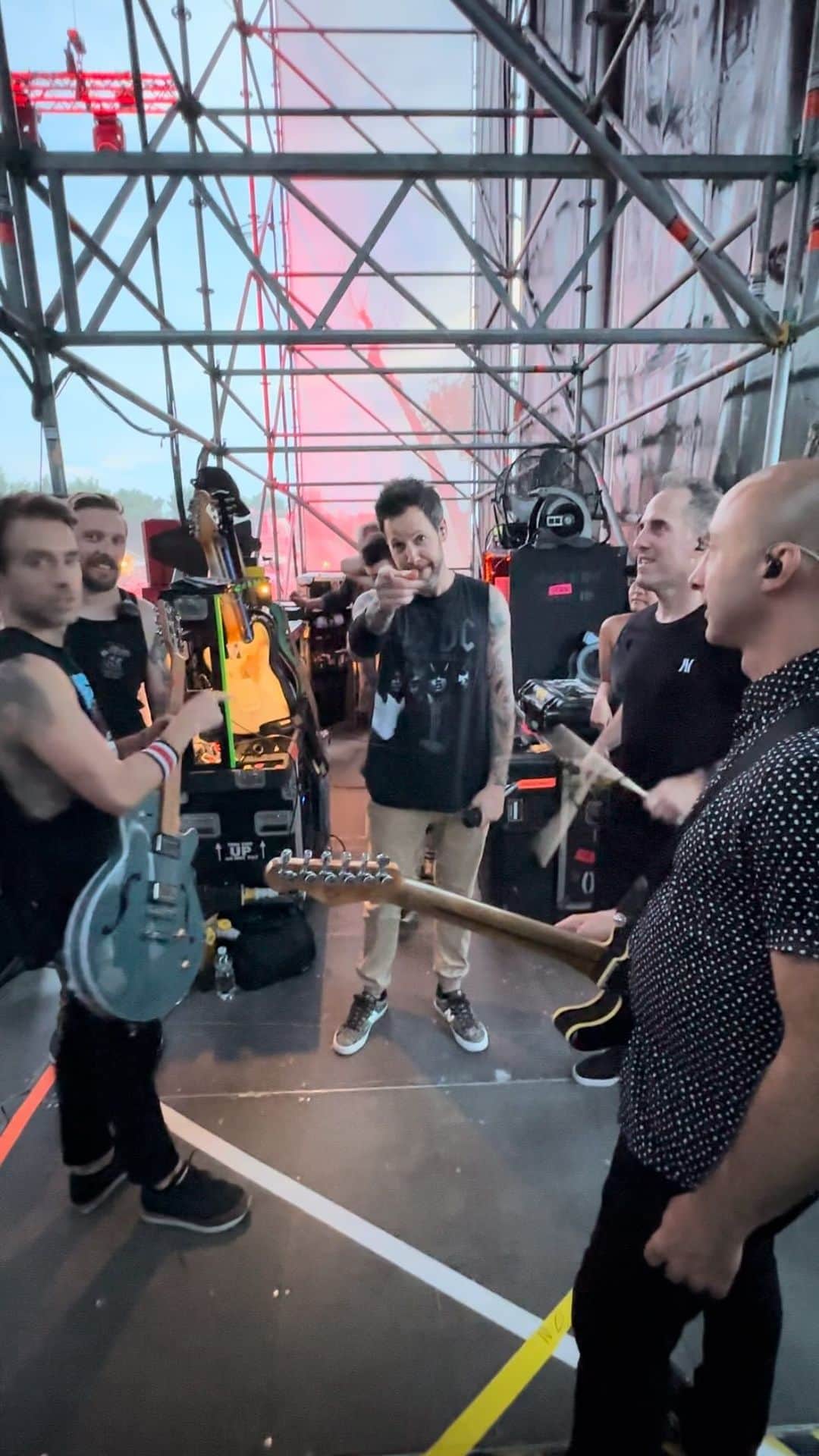 ピエール・ブーヴィエのインスタグラム：「Good music never goes without a good coffee. @pierrebouvier , a true LELIT fan, knows that well! Last Saturday, we met him and the @simpleplan band at the #SlumDunkFestival in Rimini, unleashing all LELIT energy for an outstanding performance on stage!  Thank you Pierre for inviting us, it was a pleasure to bring our passions for coffee and music to life!  #LELIT #SimplePlan #LELITMaraX #MaraXPL62X #LELITPL62X #PL62X」
