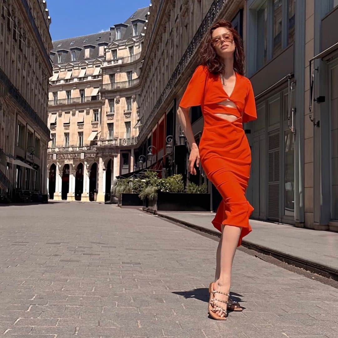 ココ・ロシャのインスタグラム：「Actually had an lazy afternoon in Paris today. Who knew such a thing was possible!?❤️」