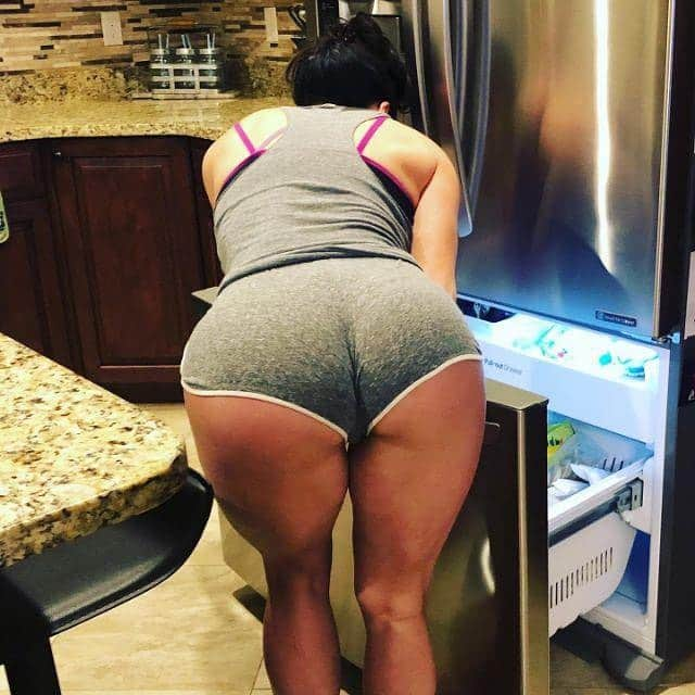 Kendra Lustさんのインスタグラム写真 - (Kendra LustInstagram)「What to eat ?  #HappyHumpday」6月8日 0時07分 - kendralust