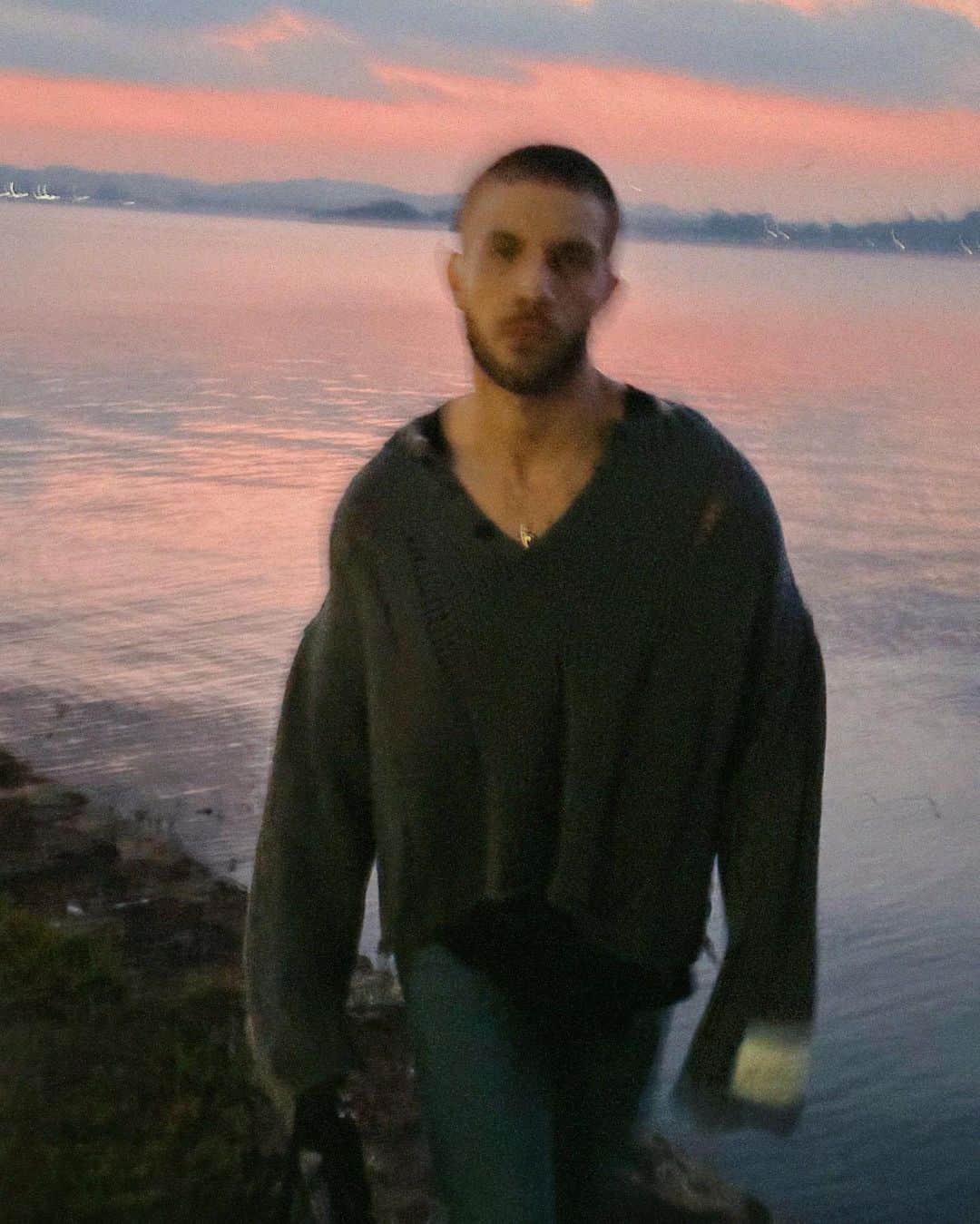 Chay Suedeのインスタグラム：「Isso foi ontem, céu rosa em SP  fotos do meu irmão @cabelo8588」
