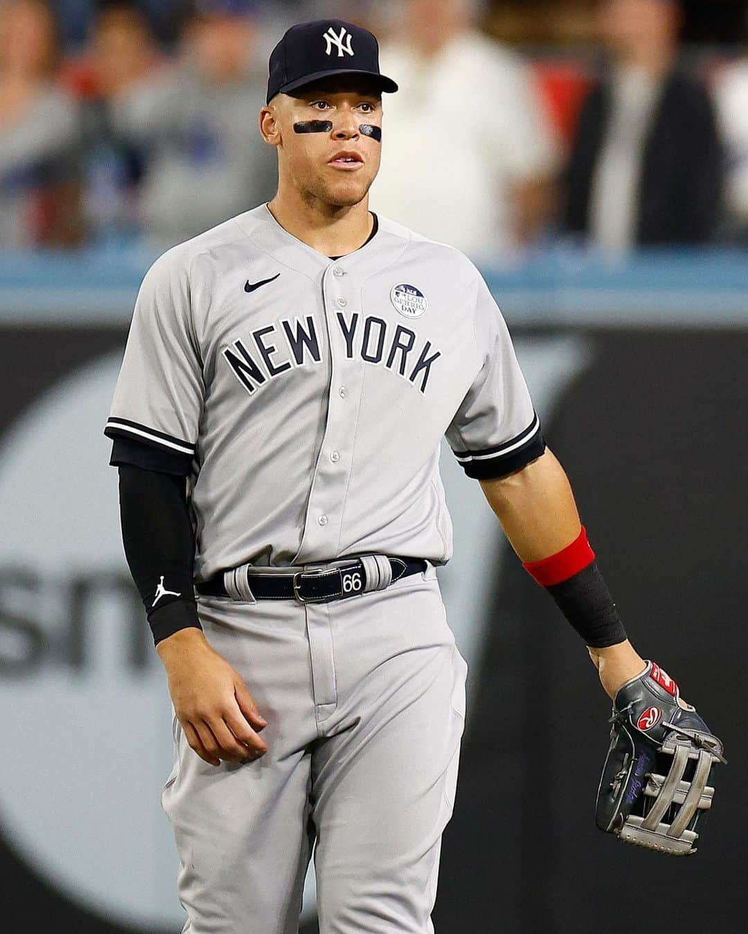 MLBさんのインスタグラム写真 - (MLBInstagram)「The Yankees have placed Aaron Judge on the 10-day IL (retroactive to 6/4) with a right great toe sprain.」6月8日 5時46分 - mlb