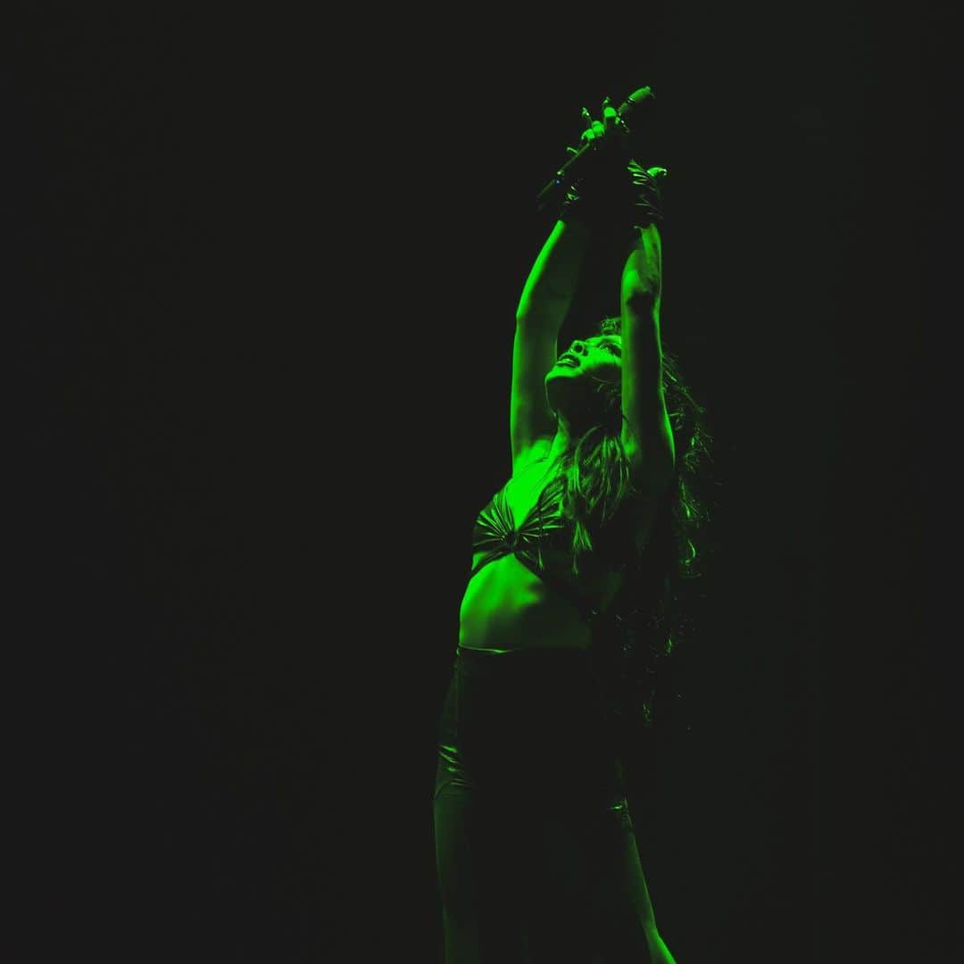 Danna Paolaのインスタグラム：「me urge dosis de #xt4s1stour ⭐️🎶 Cancún nos vemos el viernes 🔥🔥🔥🔥🔥」