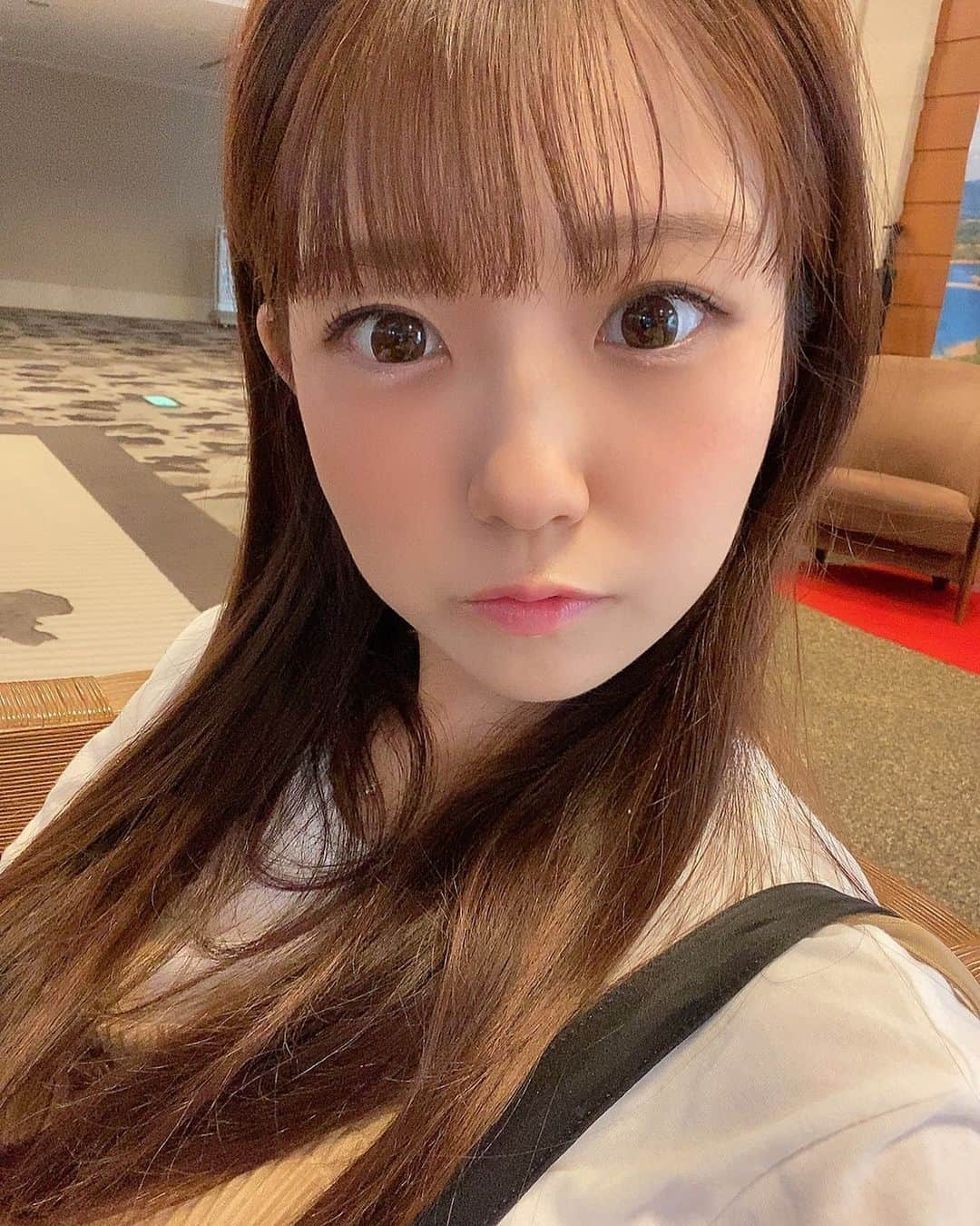 宮脇彩花さんのインスタグラム写真 - (宮脇彩花Instagram)「♡  珍しい表情？＾＾♡  #地下アイドル #アイドルヘアアレンジ #ストレートヘアアレンジ #アイドル私服 #ストレートアレンジ #バニクル #bunnylacrew」6月8日 0時23分 - ayaka_bunnyla