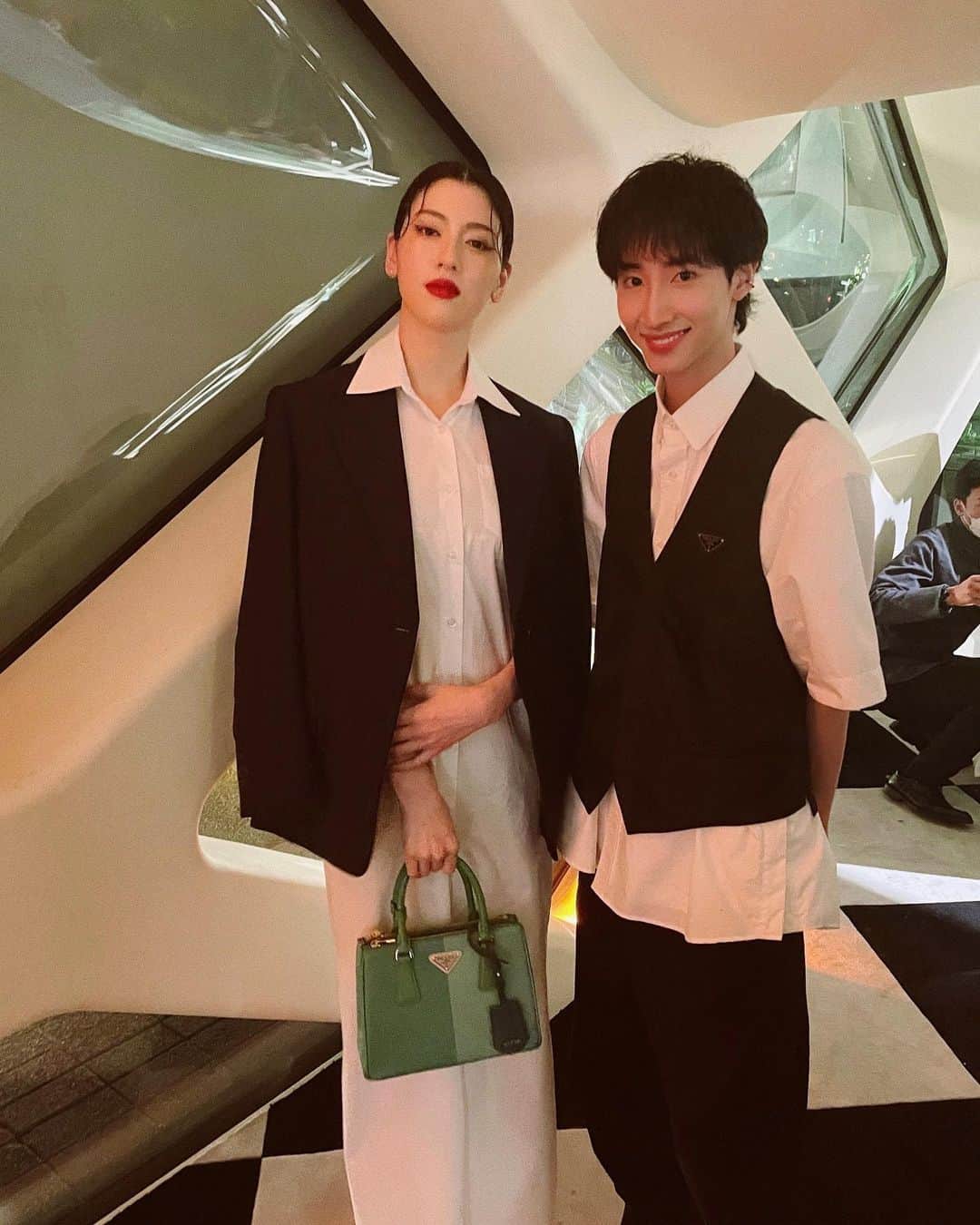 緒形りょうさんのインスタグラム写真 - (緒形りょうInstagram)「Pradaのアイコンバッグ「ガレリアバッグ」のイベントへ💐  @prada  #pradagalleria」6月8日 0時27分 - ryokun_39