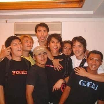 余文樂のインスタグラム：「20年前第一次到台灣拍戲 20年後第二次到台灣再拍戲 我們還是碰到了 緣份。」