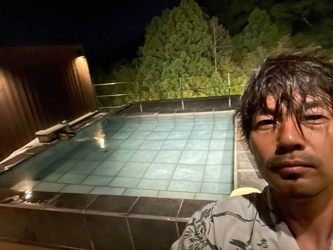 松井大輔さんのインスタグラム写真 - (松井大輔Instagram)「温泉最高  #fukushima #aizuwakamatsu  #温泉 #髪 #ボサボサ #最高 #なんか #寝れへん #relax  #リラックス #回復」6月8日 0時44分 - matsuidaisuke_official