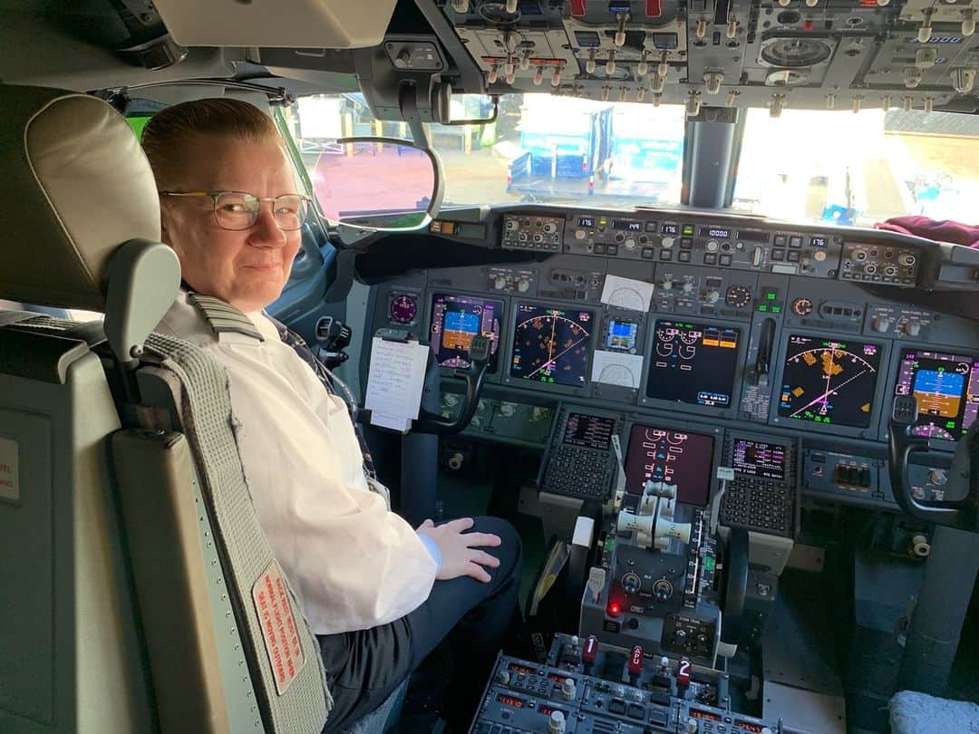 アメリカン航空さんのインスタグラム写真 - (アメリカン航空Instagram)「Meet Kate Fletcher, a skydiving enthusiast turned 737 Fleet Captain on our #AATeam! During her senior year in high school, Kate fearlessly came out at a time when it wasn’t widely accepted and as she soared in her career, Kate realized the power of embracing her true self. Authenticity is her superpower, as she doesn’t let labels define her. 💪✨   Kate believes in making a difference and being a force for positive change in everything she does. She’s a passionate advocate for the LGBTQ+ community and has been an active member of the National Gay Pilots Association for two decades! 🎉🛩️🌈   Aside from her passion for aviation, Kate has a law degree from Loyola University Chicago School of Law and previously operated her own practice, dedicating much of her work to supporting the LGBTQ+ initiatives when she realized the community was underrepresented.   Kate is happily married to her wife Lydia, and, together, they have three adorable fur babies. 🐾❤️ Let’s celebrate Kate’s inspiring journey and spread the love this #PrideMonth! 🌈 #LGBTQ+」6月8日 0時47分 - americanair