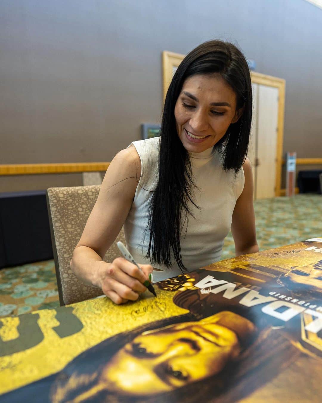 UFCさんのインスタグラム写真 - (UFCInstagram)「Touched down up North! 🇨🇦  Our main and co-main have begun checking in for #UFC289 Fight Week ✍️  [ Head to @UFCCollectibles to grab one of these signed posters ]」6月8日 0時47分 - ufc