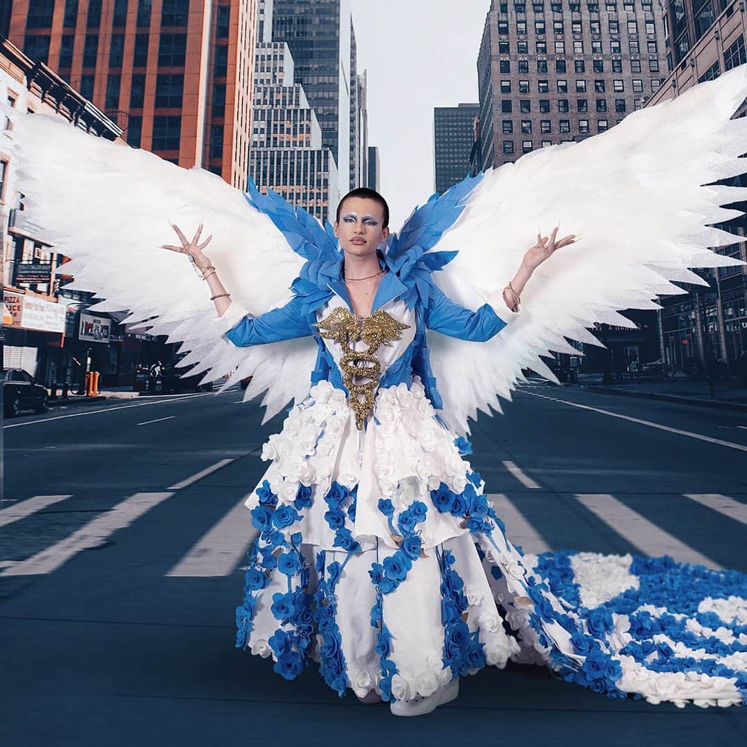 のインスタグラム：「Together with @Microsoft, Junk Kouture empowers creatives to design upcycled creations using STEAM.   Engineered from sanitized surgical wrap waste, "The Nightingale," honors the power of community and the importance of science, medicine, and technology in building a better, more sustainable world.   #junkkouturexmicrosoft」