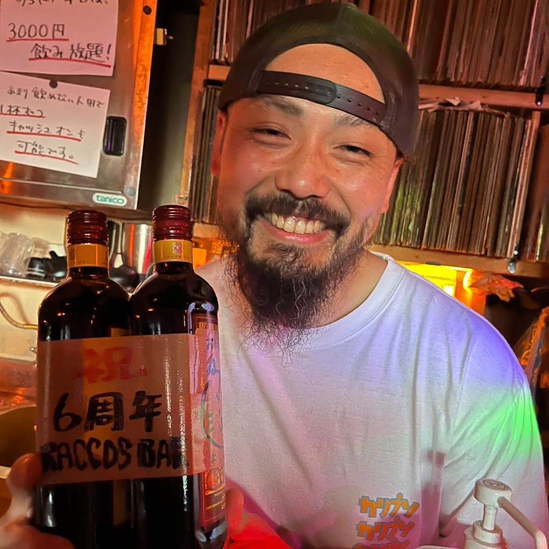 濱田将充のインスタグラム：「先週末 幡ヶ谷カリプソ6周年 おめでとう 夜中を共に生きる仲間達の心の拠り所。 朝方のDJ楽しかったー。  #カリプソ #カリクソ #良いお店です」