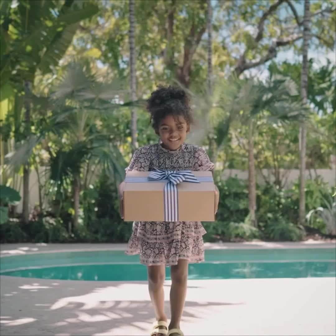 Bloomingdale'sのインスタグラム：「Here’s to Dad! Celebrate your favorite guys with top gift picks at the link in our bio ❤️」