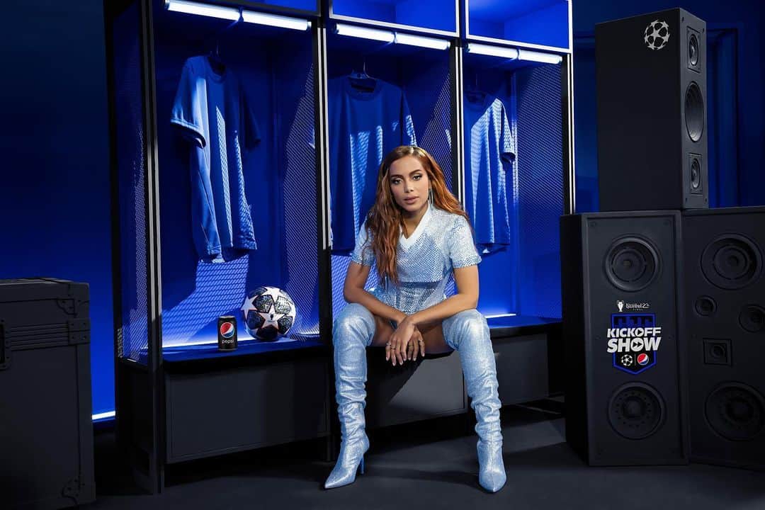 euanittaさんのインスタグラム写真 - (euanittaInstagram)「Game face on ⚽ Don’t forget to tune in this Saturday to catch me, @burnaboygram and @Alesso at the #PepsiKickOffShow! @pepsiglobal @championsleague #UCLFinal🏆」6月8日 1時12分 - anitta