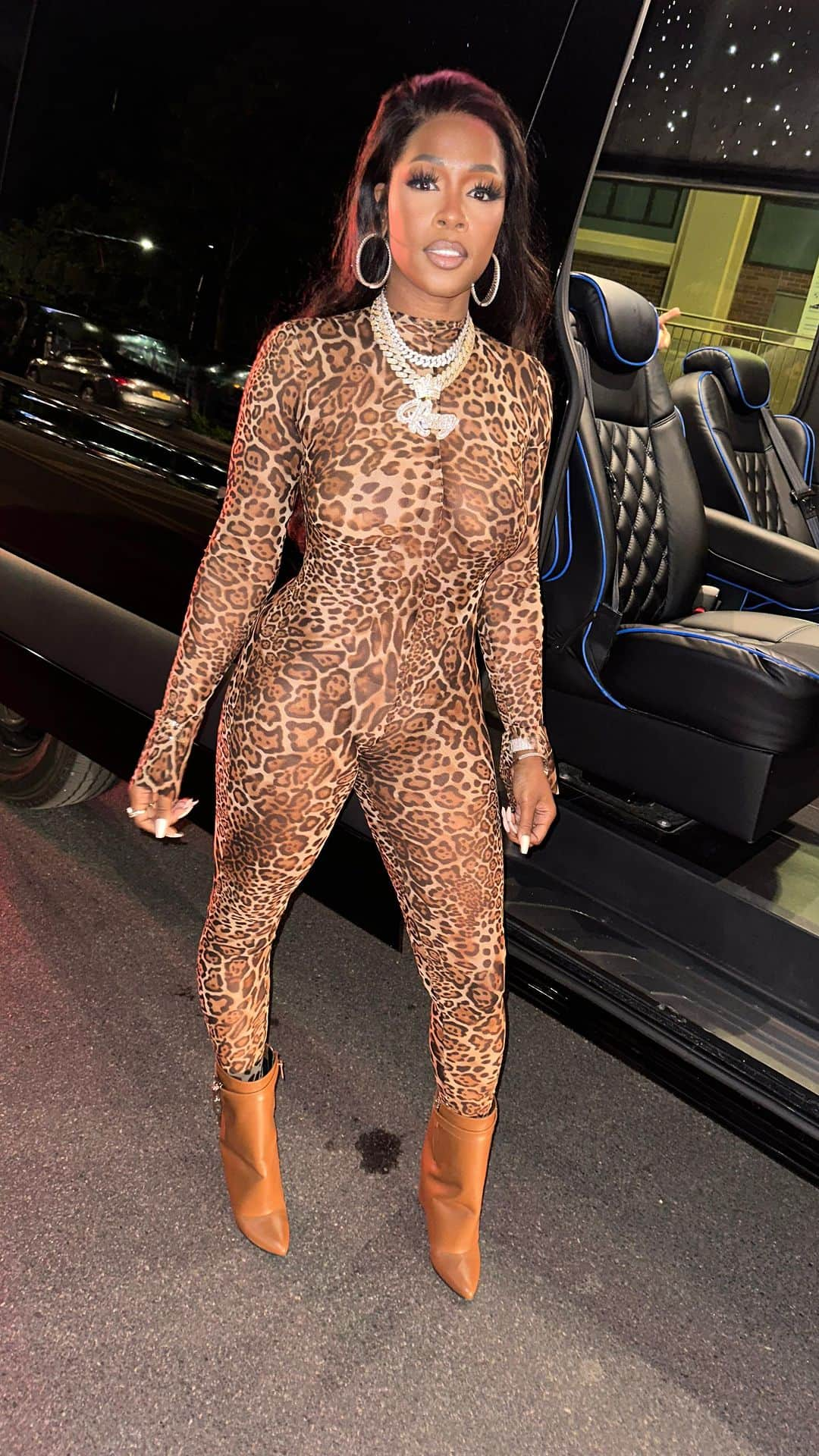 レミー・マーのインスタグラム：「🐆Hershey Chocolate 🐆 Sidebar: I’m officially in my grown-ass woman eta🥰 Double Sidebar: oh… & it’s still Gemini Season ♊️ #Reminisce #Remyma #BigBronx」