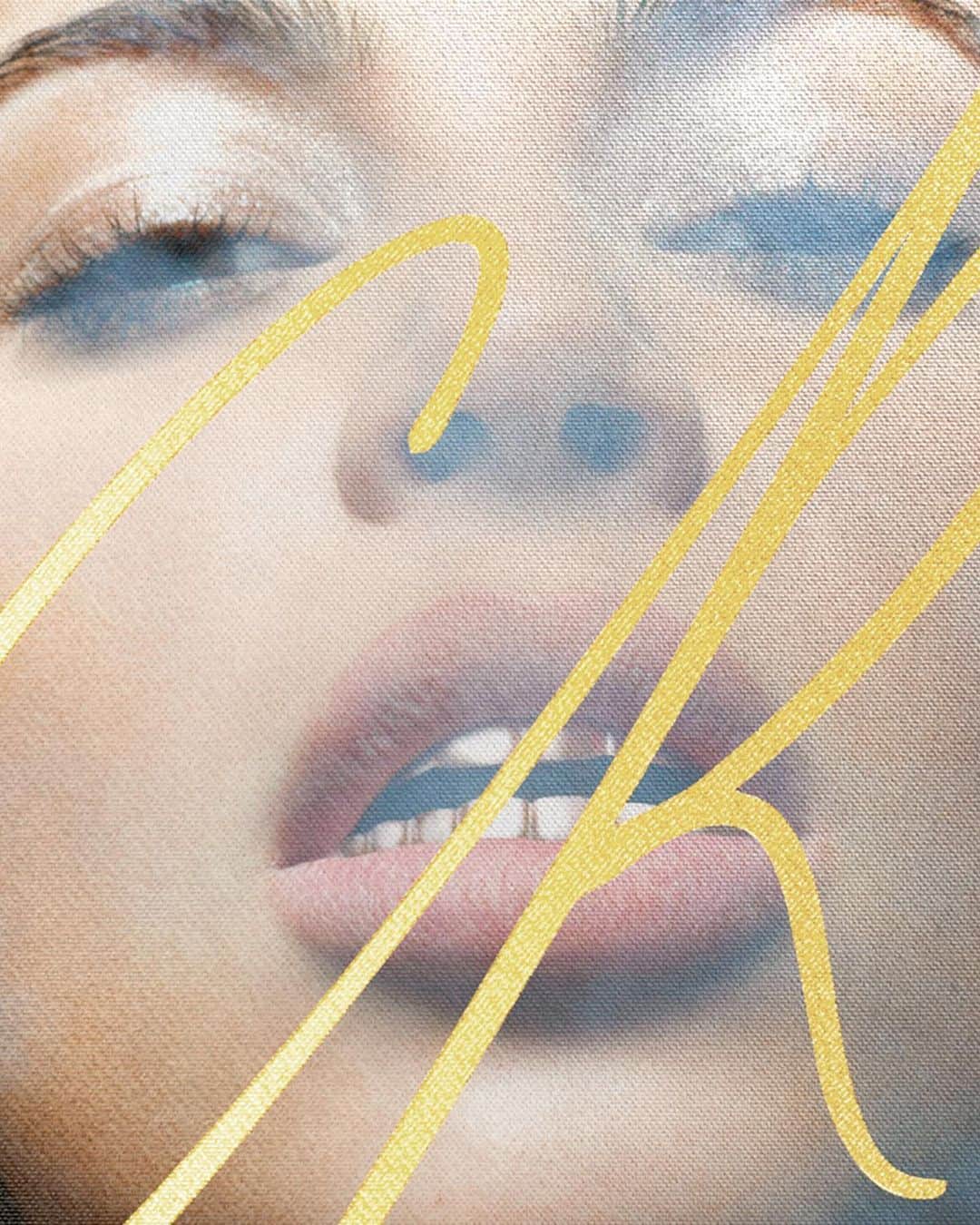 カリーヌ・ロワトフェルドのインスタグラム：「Celebrating 10 amazing years of @crfashionbook in my new book : ‘Fantasies’ ❤️  Thank you to @rizzolibooks who made this book possible,  To my incredible team at CR who helped me create this magic over the years,  To all the contributors, talents and friends who have been part of this journey with us   & a special thank you to  @riccardotisci17 @kimkardashian and #KarlLagerfeld for these covers  Can’t wait for you to read it & to the next years ahead   ❤️  CR」
