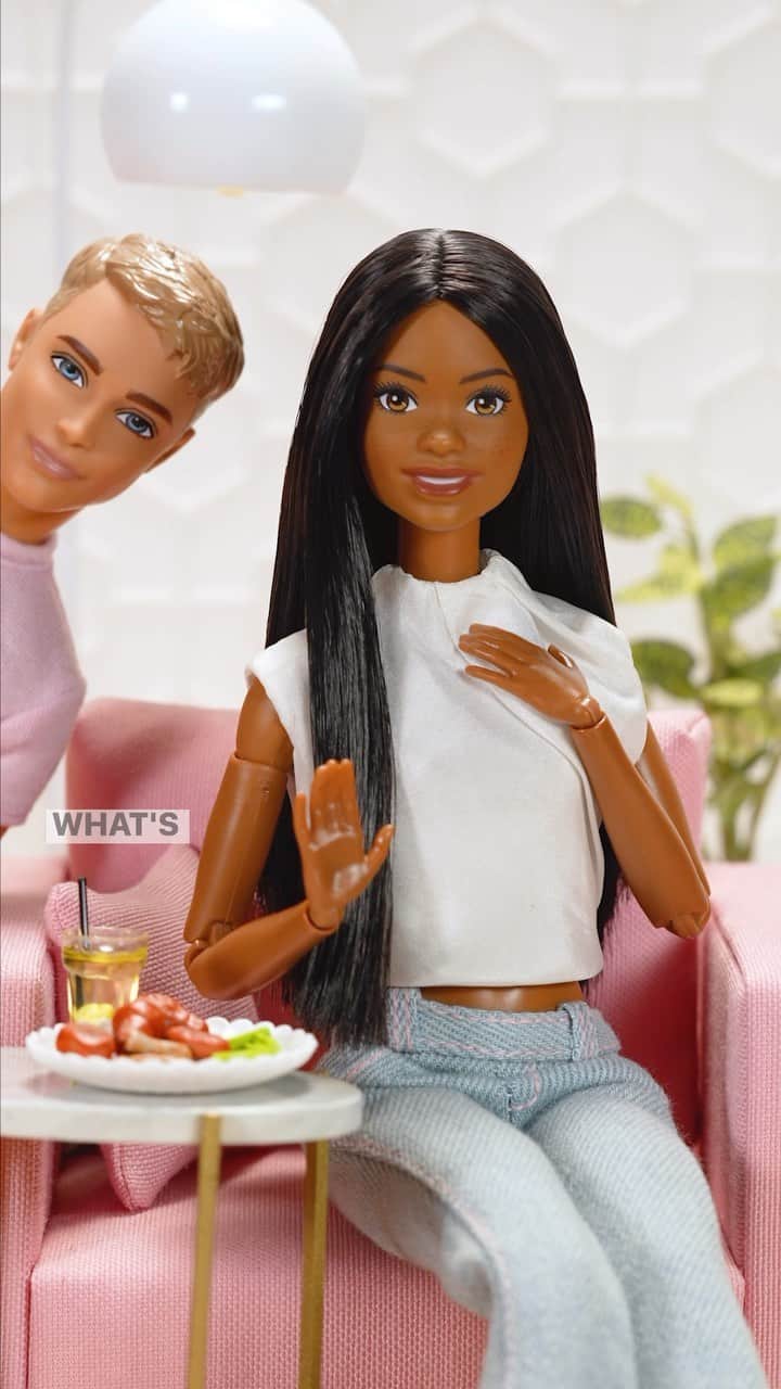 バービーのインスタグラム：「Grab a snack (and don’t forget the bleu cheese) because things are about to get 🔥 #Barbie #Kenergy #RealityTV」