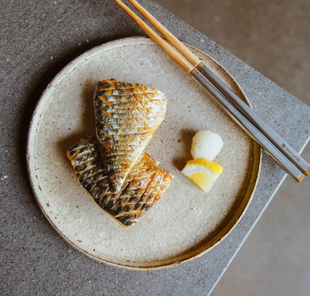 Snow Peak USAさんのインスタグラム写真 - (Snow Peak USAInstagram)「We’re excited to announce that our restaurant, @takibi_pdx, is holding a pop-up at @sundanceresort from June 16-25, with a ticketed 10-course Omakase held on Sunday, June 18. Located at the resort’s Owl Bar, the pop-up will feature an a la carte menu with a dozen signature Takibi dishes and cocktails using ingredients sourced from Utah and Japan. Head to our blog to read more about the offerings.   The Owl Bar pop-up does not require reservations. To reserve a space at the Takibi Omakase at the Tree Room, please visit @sundanceresort’s website. We’re thrilled to bring a taste of Takibi to Utah – we hope to see you there!」6月8日 2時04分 - snowpeakusa