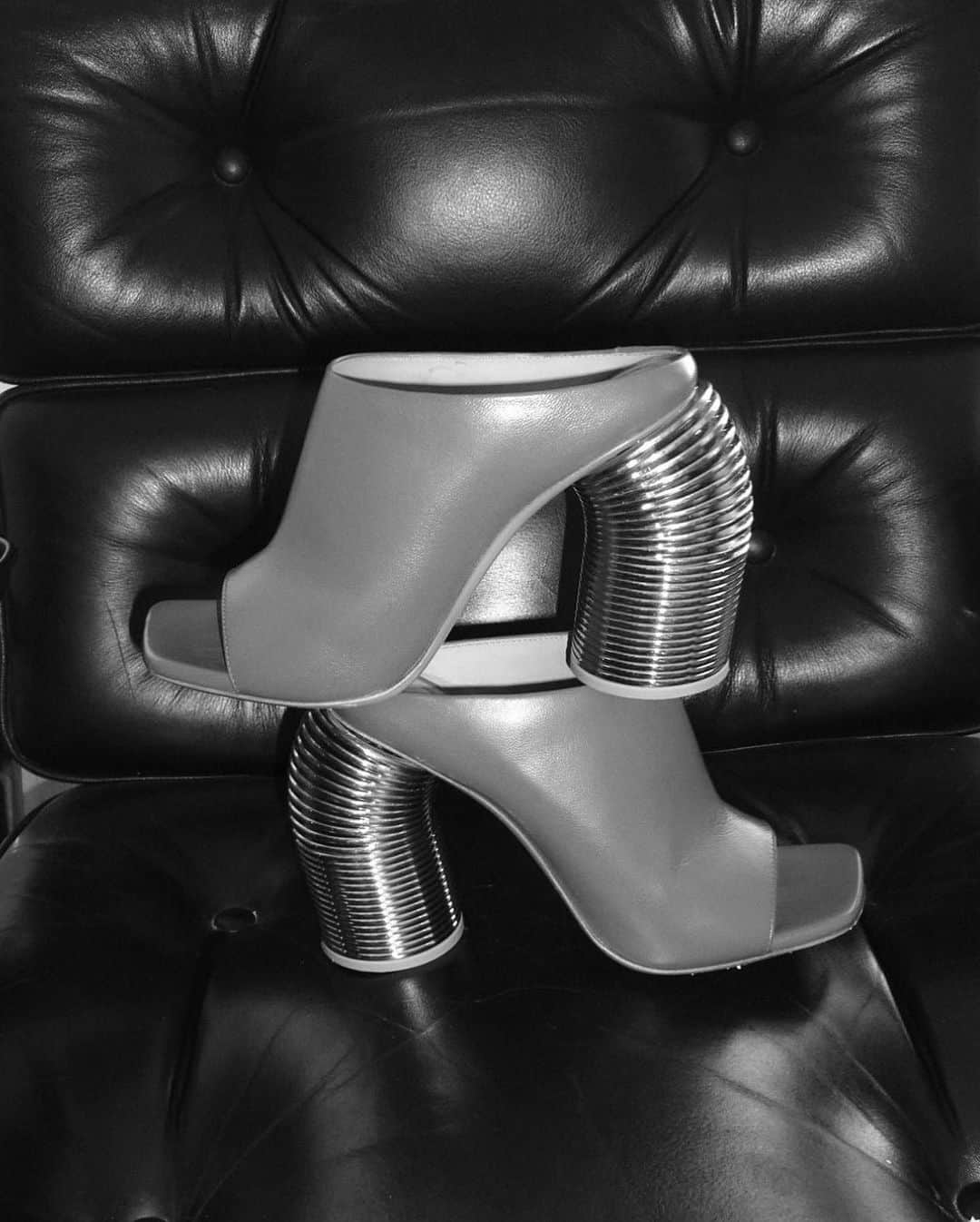OFF-WHITE C/O VIRGIL ABLOHさんのインスタグラム写真 - (OFF-WHITE C/O VIRGIL ABLOHInstagram)「[found images] ss23 women’s Off-White™ “spring heels” via @sophiaroe」6月8日 2時16分 - off____white