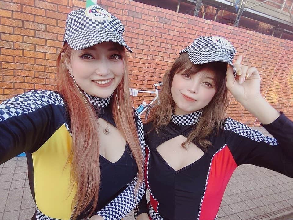 橘咲良のインスタグラム：「6月１０日は富士スピードウェイ🏎 ゆりなさんと一緒だぞ👆🏻👆🏻  @yulinaaika  @fujispeedway_official   #富士スピードウェイ #サーキット  #ガレージサクラ #リキモリ #ポルシェ  #レース #レースクイーン #ドリフト  #FSW #FISCO #静岡県  #GARAGESAKURA #LIQUIMOLY #June10th #2023 #FujiSpeedway #circuit #racing  #porsche #🇩🇪 #🇯🇵 #🏎 #🗻」