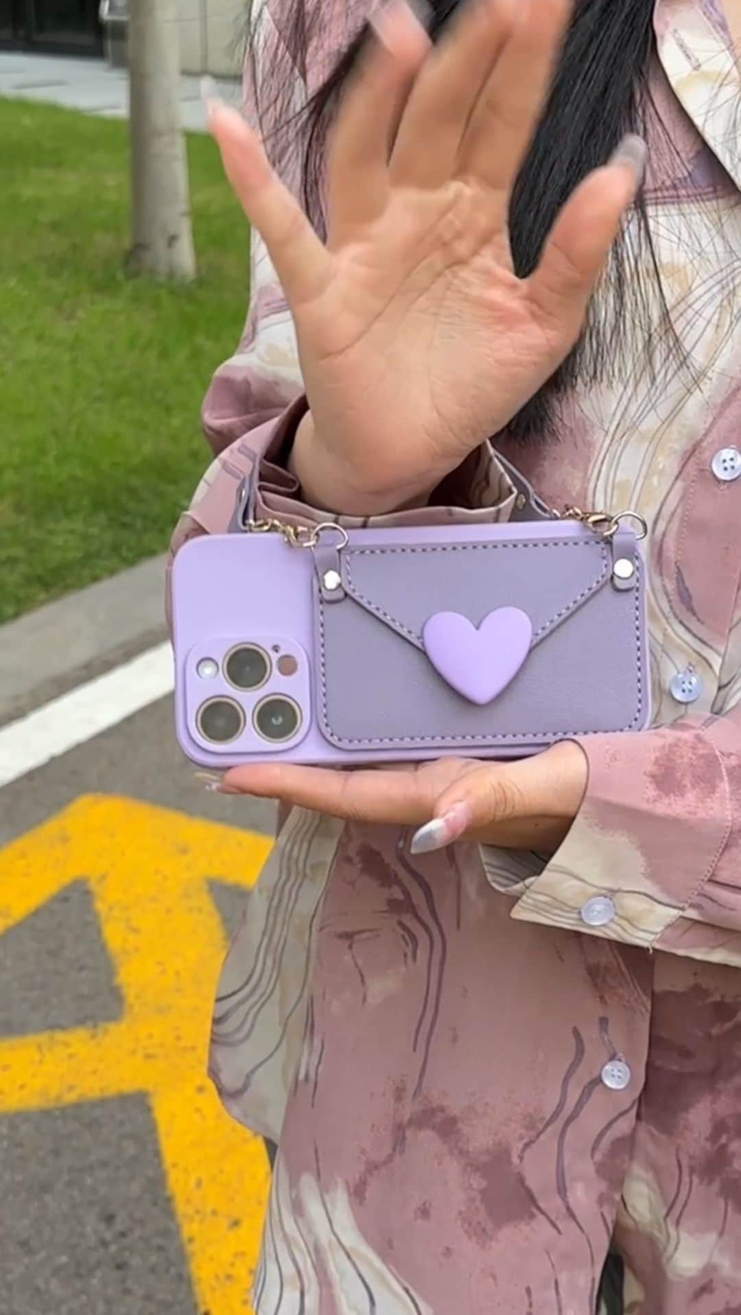 SHEINのインスタグラム：「These cute cases are so clutch 👝📱😉 Which is your purse-onal fave? 👇  🔎11998202 14833916 13383398 12466410  #SHEIN #SHEINforAll #SHEINstyle #fashion #chic #saveinstyle」