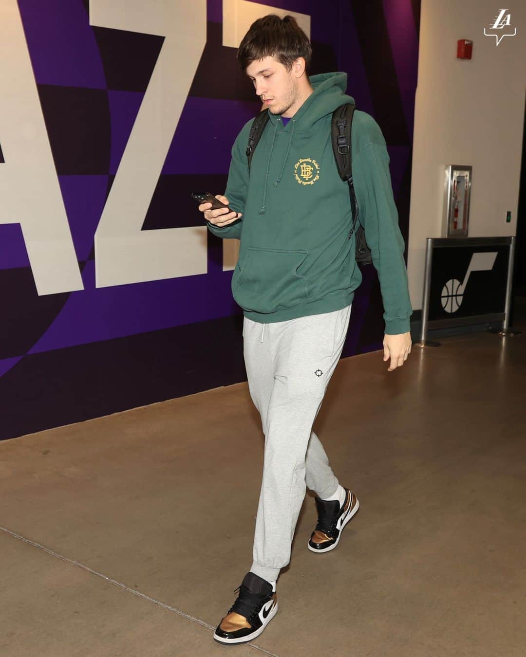 Los Angeles Lakersさんのインスタグラム写真 - (Los Angeles LakersInstagram)「Most Reliable Fit — Austin had the hoodie sneaker combo on lock 🔒」6月8日 2時30分 - lakers