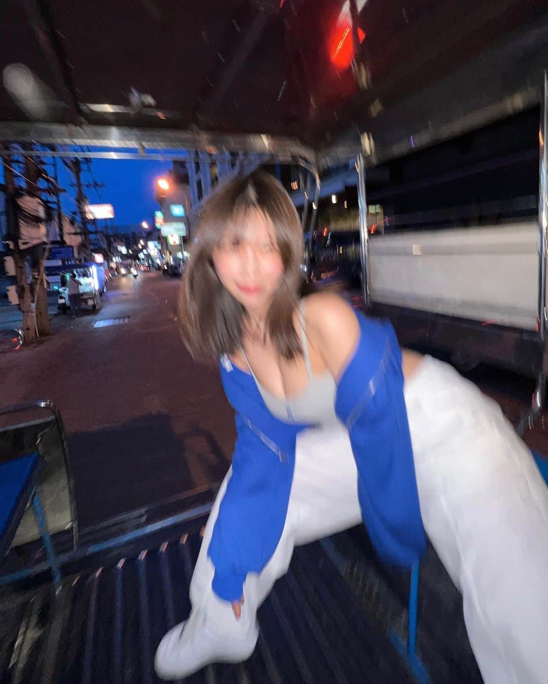 鈴木ふみ奈さんのインスタグラム写真 - (鈴木ふみ奈Instagram)「無事にタイに到着しました🛬 明日から撮影頑張ります💙  おやすみなさい🐑💭  #thai #thailand #鈴木ふみ奈 #fuminasuzuki #gravure」6月8日 2時32分 - fuminasuzuki