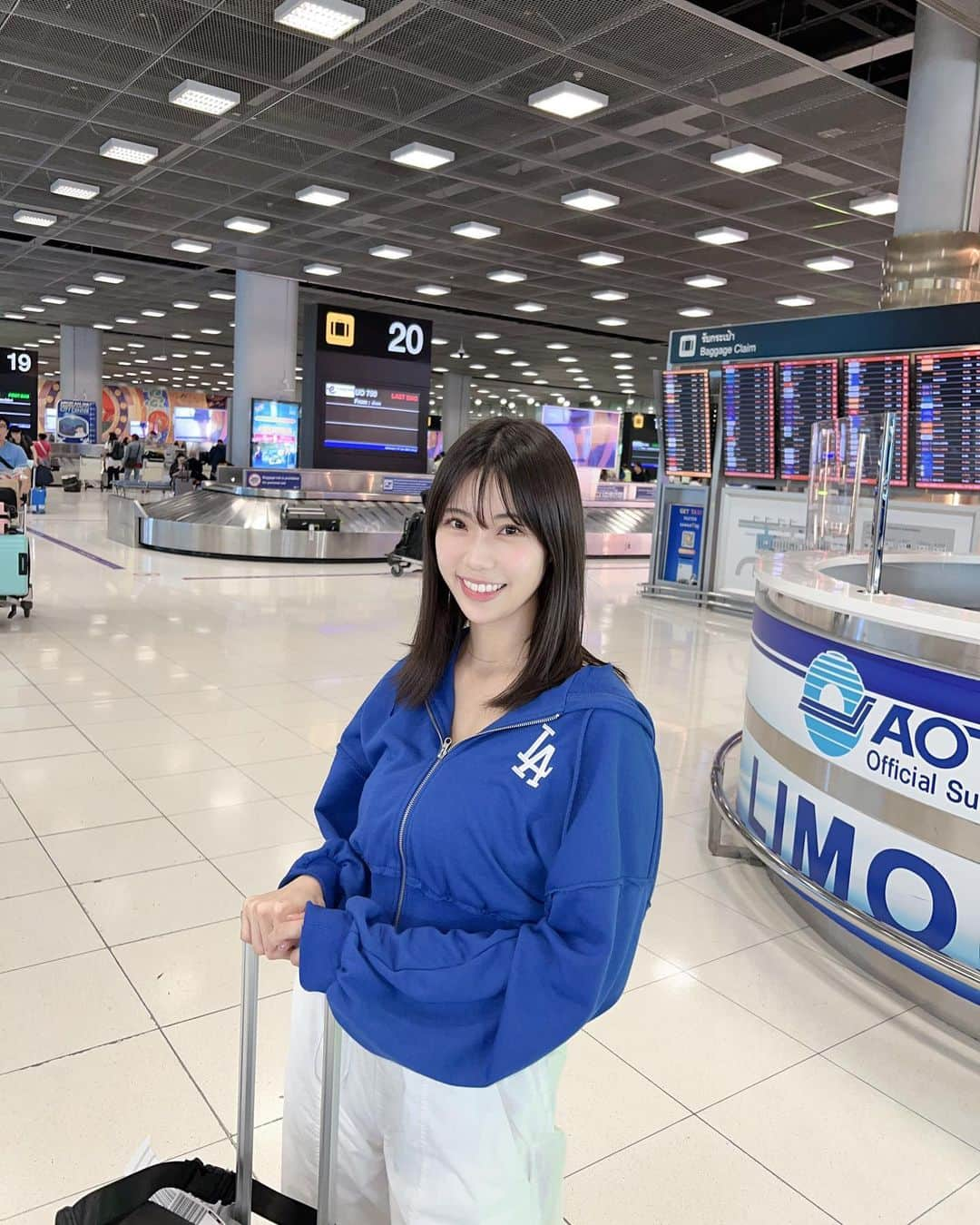 鈴木ふみ奈さんのインスタグラム写真 - (鈴木ふみ奈Instagram)「無事にタイに到着しました🛬 明日から撮影頑張ります💙  おやすみなさい🐑💭  #thai #thailand #鈴木ふみ奈 #fuminasuzuki #gravure」6月8日 2時32分 - fuminasuzuki