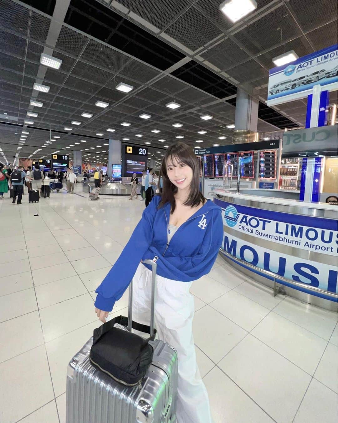 鈴木ふみ奈さんのインスタグラム写真 - (鈴木ふみ奈Instagram)「無事にタイに到着しました🛬 明日から撮影頑張ります💙  おやすみなさい🐑💭  #thai #thailand #鈴木ふみ奈 #fuminasuzuki #gravure」6月8日 2時32分 - fuminasuzuki