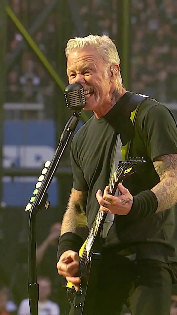 メタリカのインスタグラム：「“Approaching thunder, awaiting the light…” 🇩🇪 #M72Hamburg Night 2   Links to #M72 Tour Videos and Full Show Recordings in Bio.   #Metallica #M72 #MetOnTour」