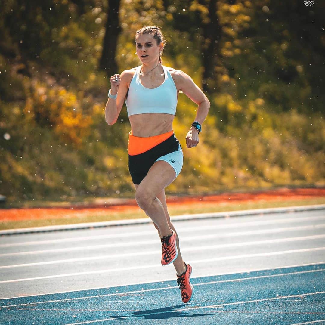 のインスタグラム：「400m splits to celebrate #GlobalRunningDay 🤍  📸 by @cavideo」
