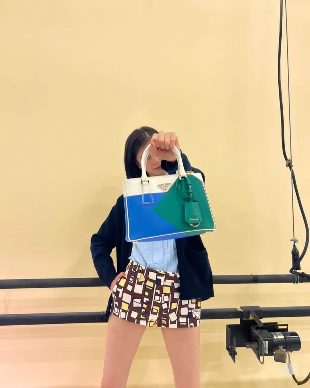 佐藤晴美さんのインスタグラム写真 - (佐藤晴美Instagram)「Our love is @prada  green🌿💚  Find the color of your love with the new #PradaGalleria bag　 #ad」6月8日 20時15分 - sato_harumi__official