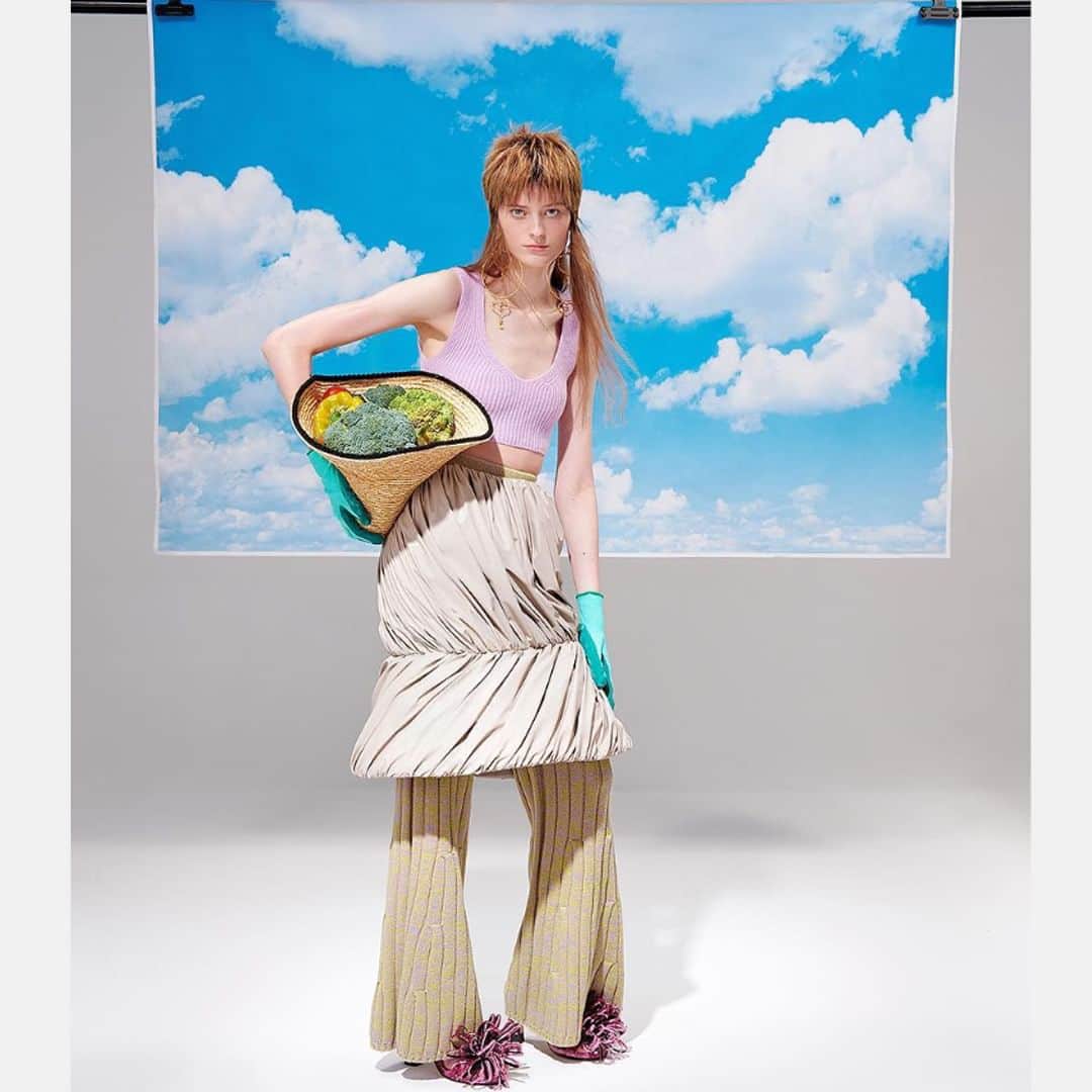 のインスタグラム：「"Farmers: l’autunno inverno 2020 più surreale che ci sia”  Cividini on @vogueitalia  @saramaino_   Photo: @tilvonandi  by @doubleone_studio  Art director and Stylist: @nicolapantano  Casting director: @irene_manicone  Models: @giosuenapolitano  @elitemodelworld , @sterre.h  @fabbrica.milano  Make up: @andreasailis00  using Nars cosmetics Hair: @fabio_donofrio  Fashion research:  @chiara_errica06  Photo assistants: @andashao , @claraborrelli  Stylist assistant: @paulina_torreb   #voguetalents #CIVIDINI #knit #knitwear #MadeInItaly #fashion #cashmere #springsummer #vogue #vogueitaly」