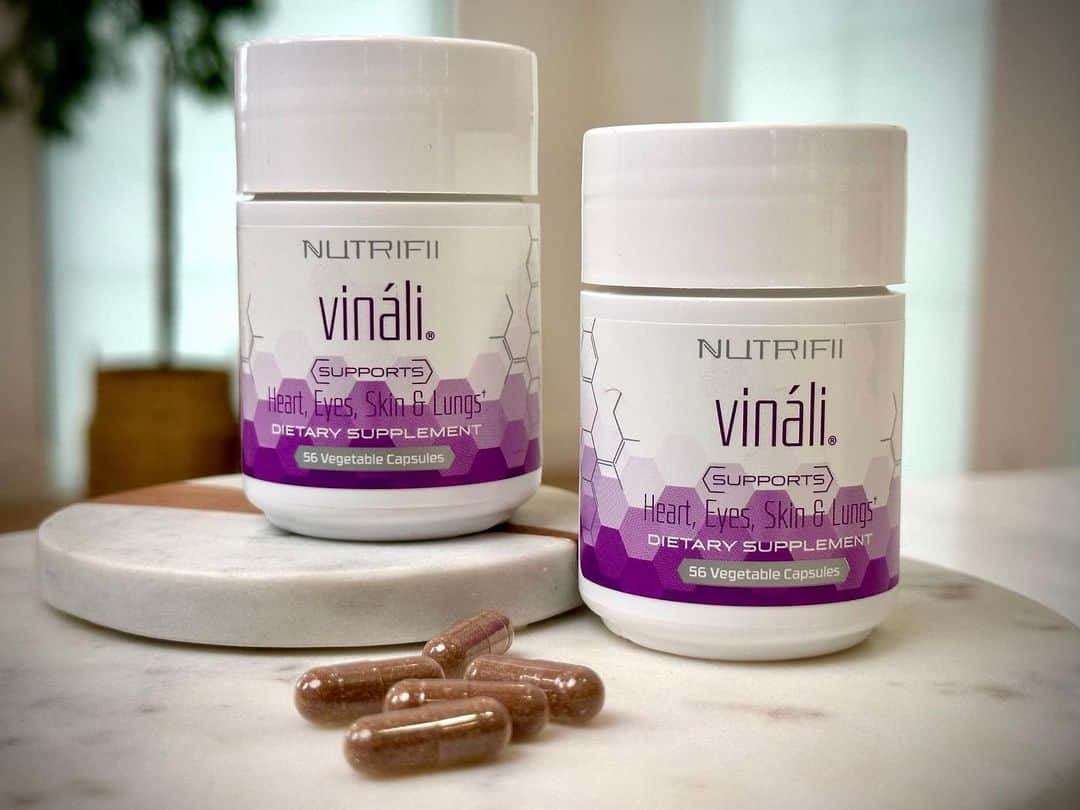 ARIIX Officialさんのインスタグラム写真 - (ARIIX OfficialInstagram)「Because the power of #Vináli 🍇 is too good not to share! ⁠ ⁠ This antioxidant blend of grape seed and grape skin extracts, Vitamin C sourced from whole foods, bioflavonoids, minerals and phytonutrients offers a HOST of benefits that are all wrapped up in 100% vegan capsules. ⁠ ⁠ Take Vináli daily to help maintain healthy blood sugar levels, aid your eyes, produce anti-aging benefits and boost whole-body wellness. 💜🤸‍♀️⁠ ⁠ #PartnerCo #Nutrifii #antioxidants #vitamins #vitaminc #supplements」6月8日 3時15分 - partnercoglobal