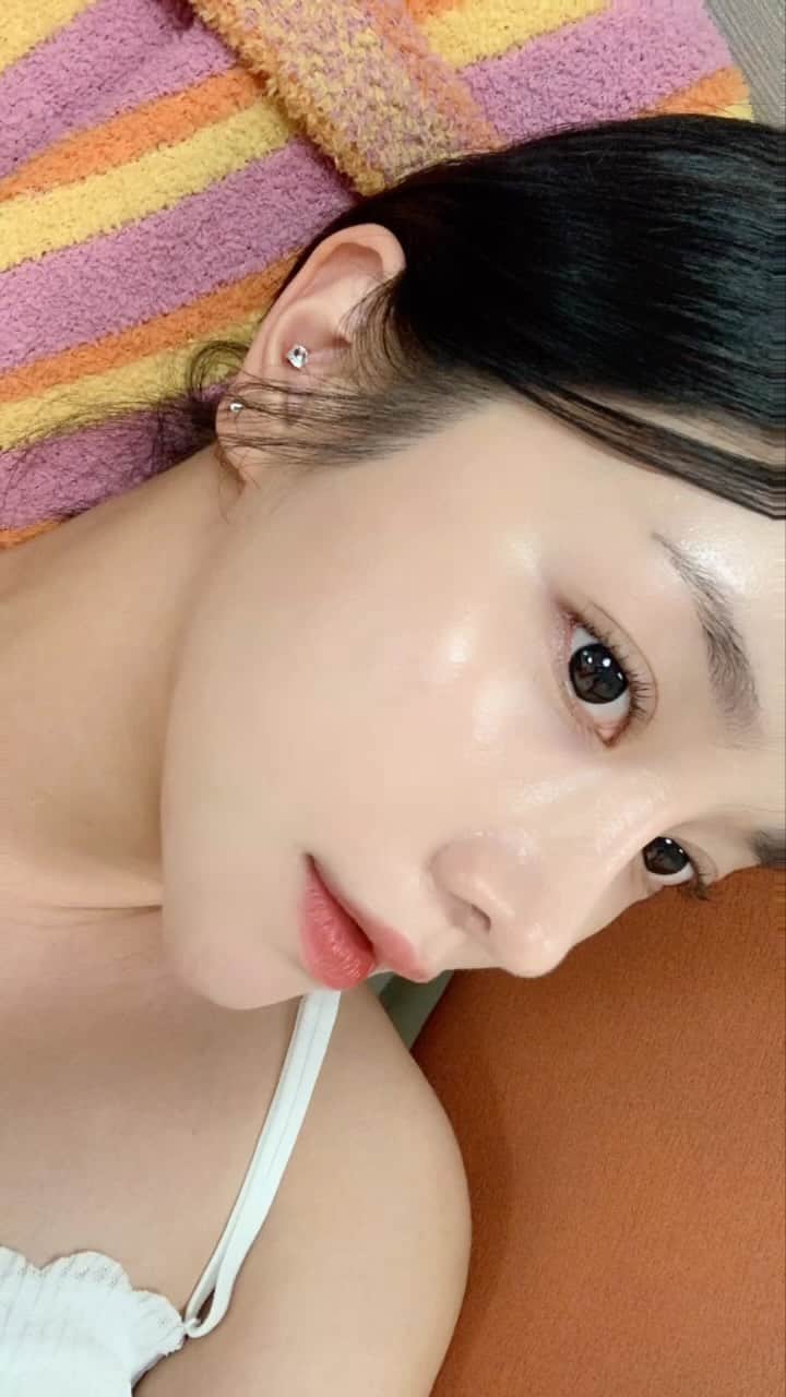 イ・ヌリのインスタグラム：「잠 안오는 밤」