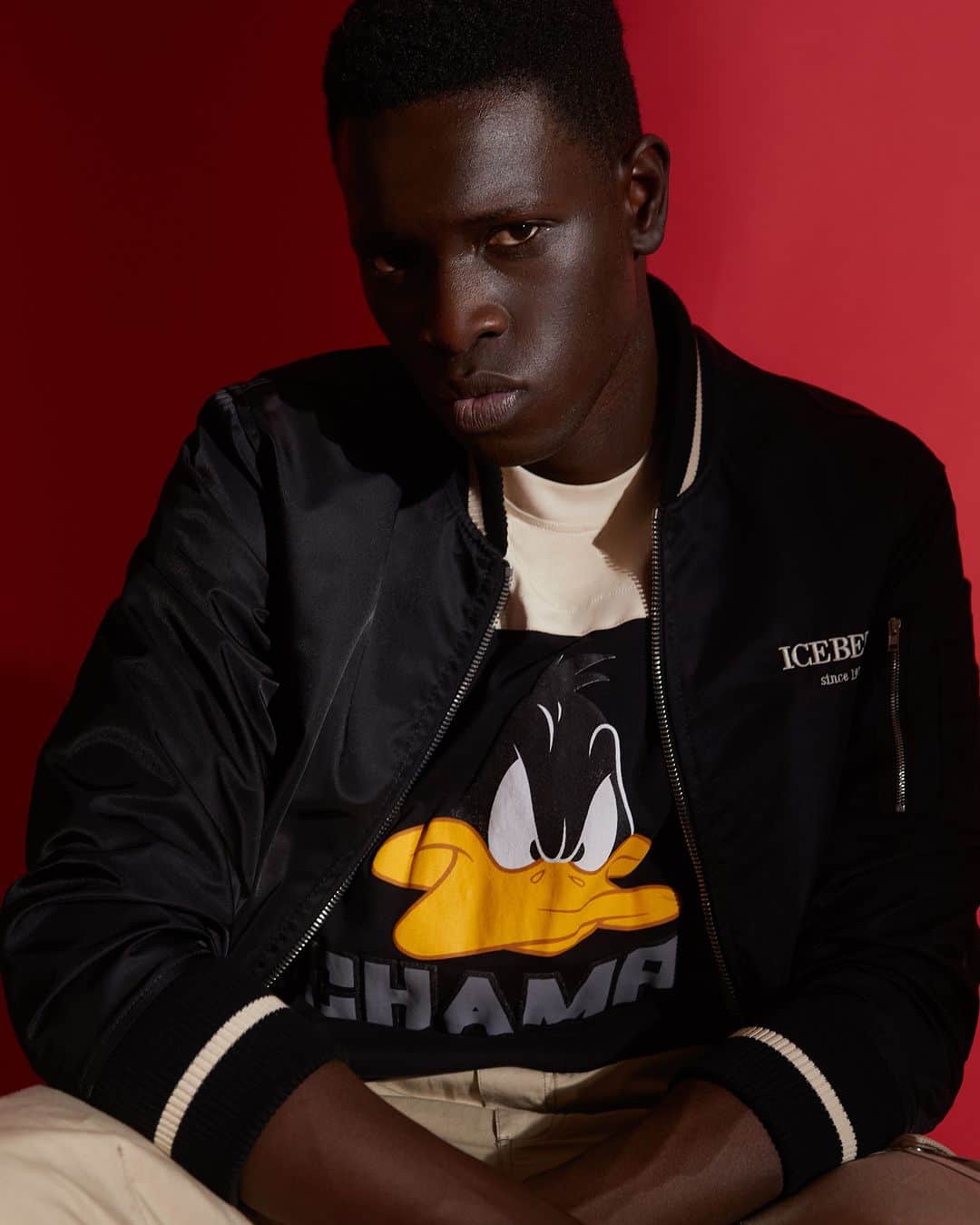 アイスバーグのインスタグラム：「ICEBERG Champ! This season elevate your wardrobe with the pieces featuring Looney Tunes characters.  Choose your favorite at iceberg.com  #iceberg1974 #iceberg #ss23 #looneytunes #duffyduck」