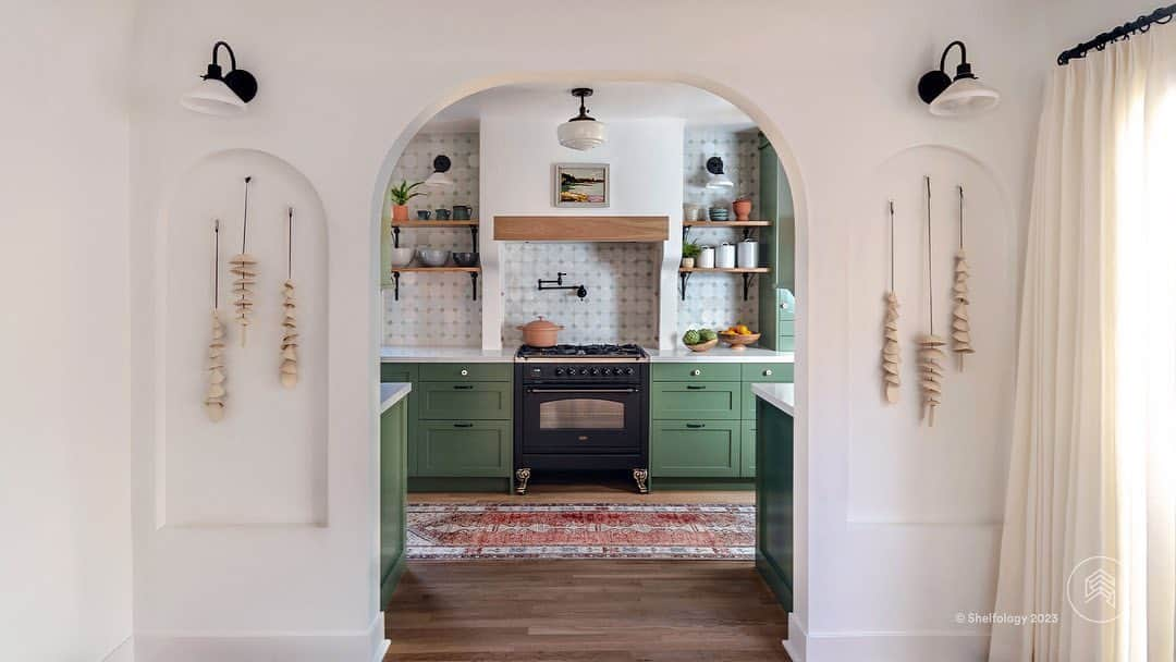 リンジー・フォンセカさんのインスタグラム写真 - (リンジー・フォンセカInstagram)「Follow along with us as we visit the Hartwick Street remodel project: cozy home to actors Lyndsy Fonseca and Noah Bean. This 1920s bungalow got a head-to-toe makeover courtesy of the skilled Jessica Dimitri Mares of Renovate 108, making it the ideal family home with space to grow, while paying homage to its Spanish-style roots. #home #renovate #family #space #spanish #style #roots #cozy #actors #makeover」6月8日 3時35分 - lyndsyfonseca