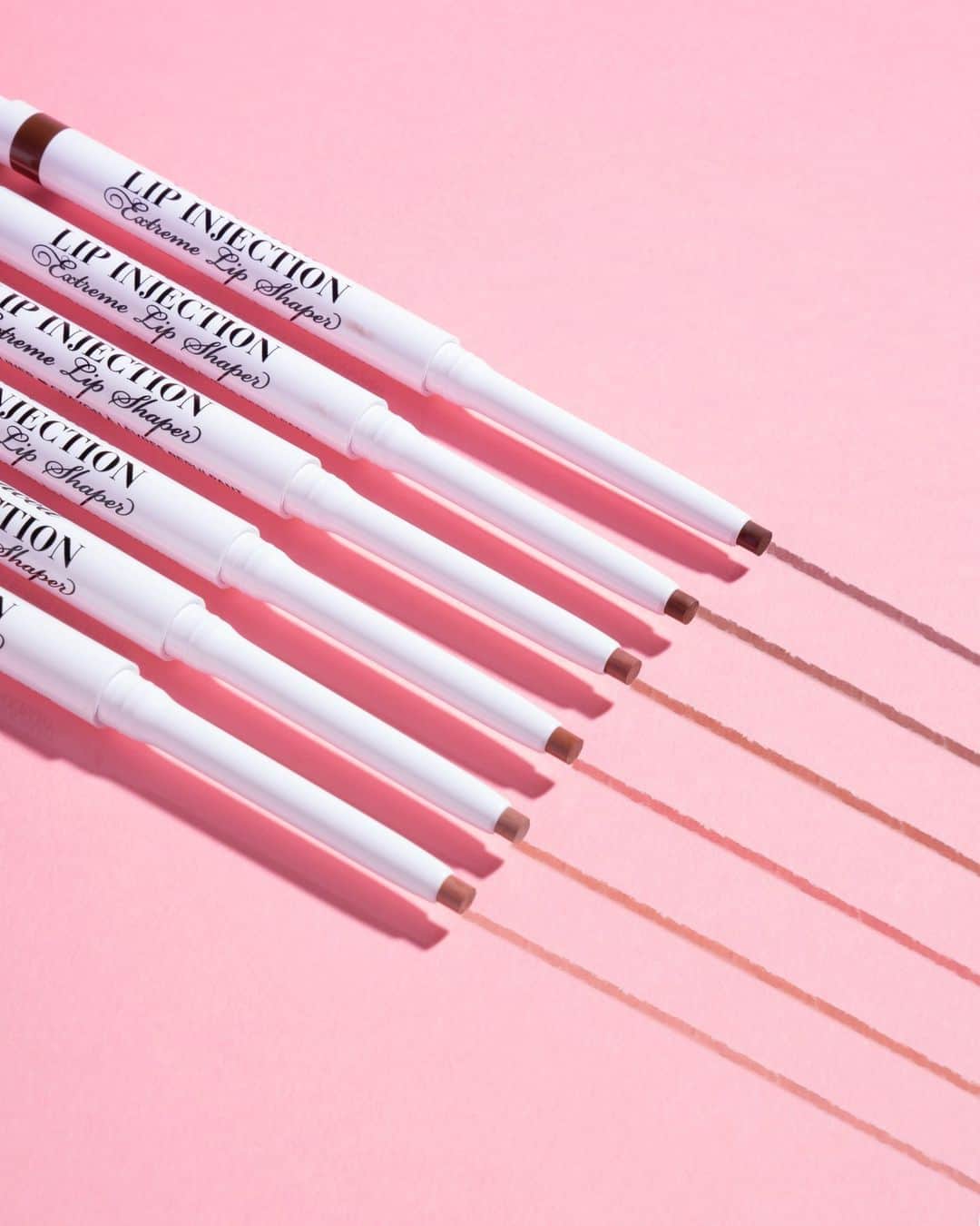 Too Facedのインスタグラム：「OMG! 😍🥰 NEW Lip Injection Extreme Lip Shapers! 💖 Plump & shape your lip line for a supersized look with this longwear, super-plumping liner! Available at @ultabeauty #toofaced #toofacedlipinjection #tfcrueltyfree」