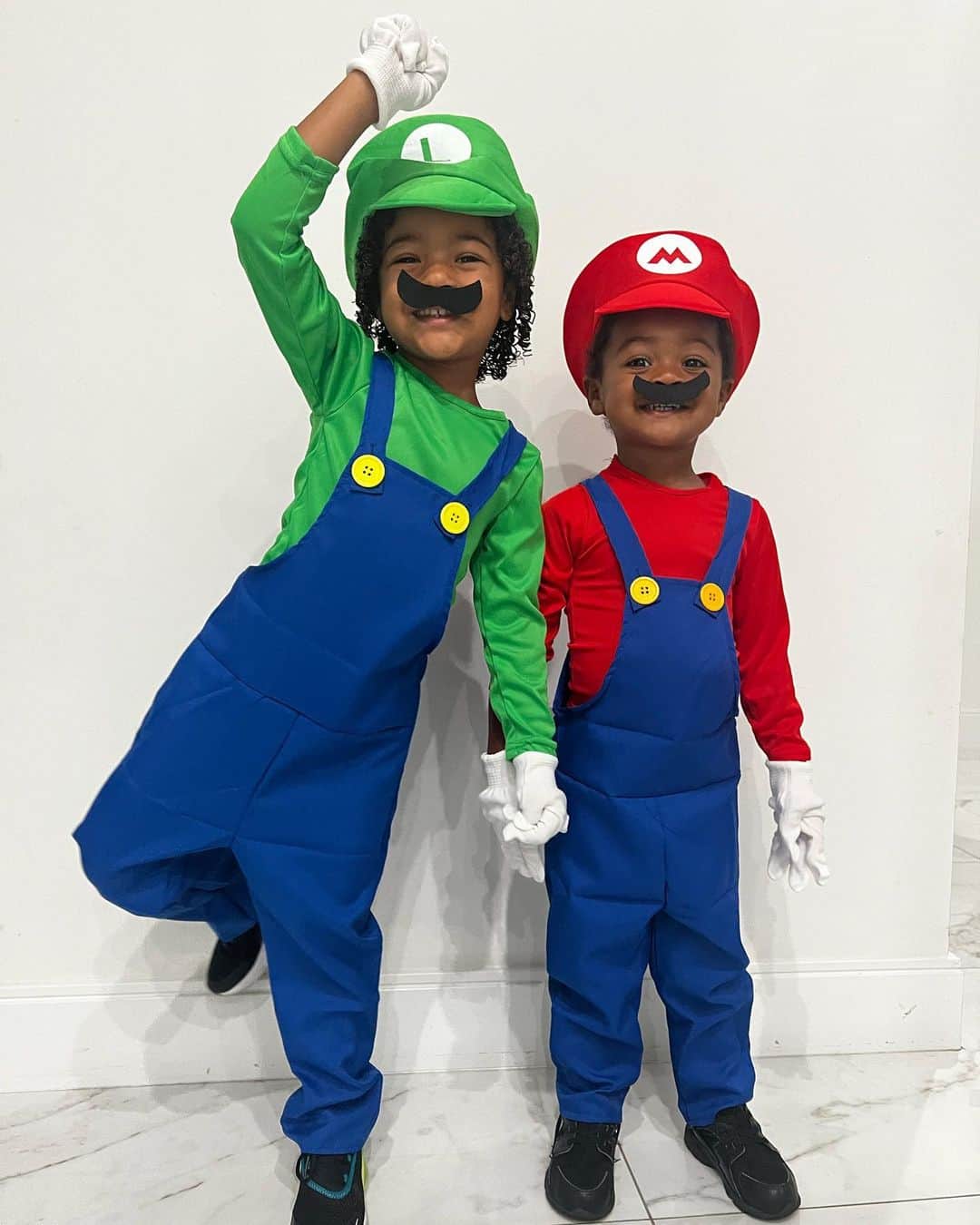 ジョン・ウォールのインスタグラム：「Costume Day for My Bug Guys…#MyWorld ‼️」