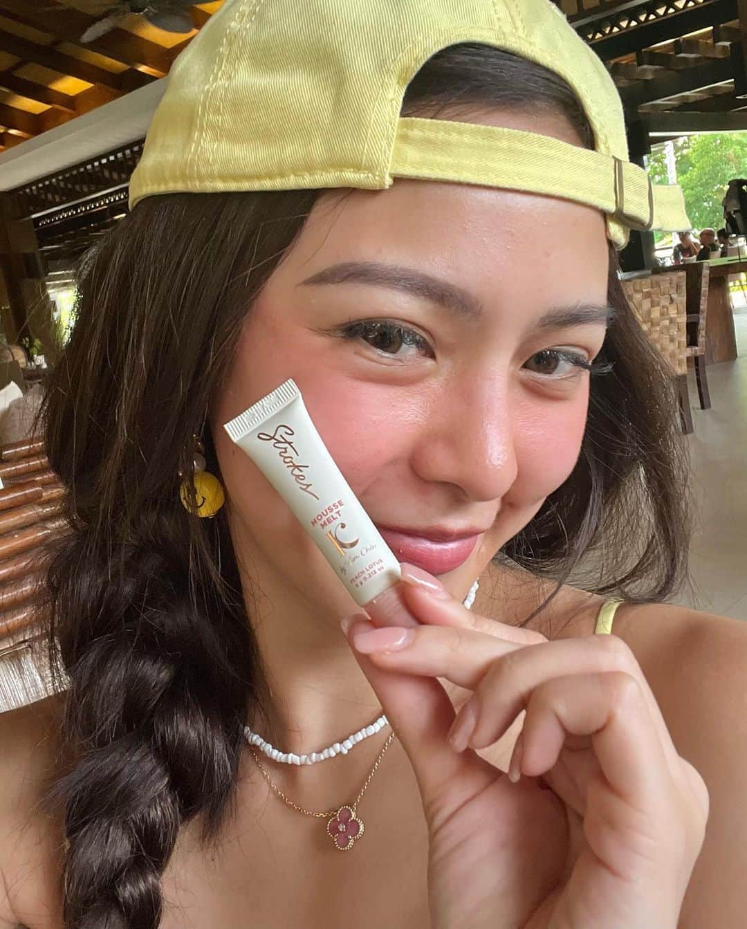Kim Chiuさんのインスタグラム写真 - (Kim ChiuInstagram)「Want to achieve that no makeup, make-up look???💖 @strokescosmetics STROKES X KIM CHIU mousse melt collection got you covered!!!🥰 available in 3 colors Mauve Blossom, Burnt Azalea, and Peach Lotus!!!🥰 super duper love this product; I love the consistency and the color!💯💋 PERFECT! Madaling e blend sa skin!✨  Today is the last day of the 6.6 sale!!! Better hurry and get exclusive 40pesos off from @strokescosmetics ❤️ available on Shopee and Lazada!💖 #strokesbeautyph #moussemeltbyKimChiu」6月8日 14時57分 - chinitaprincess