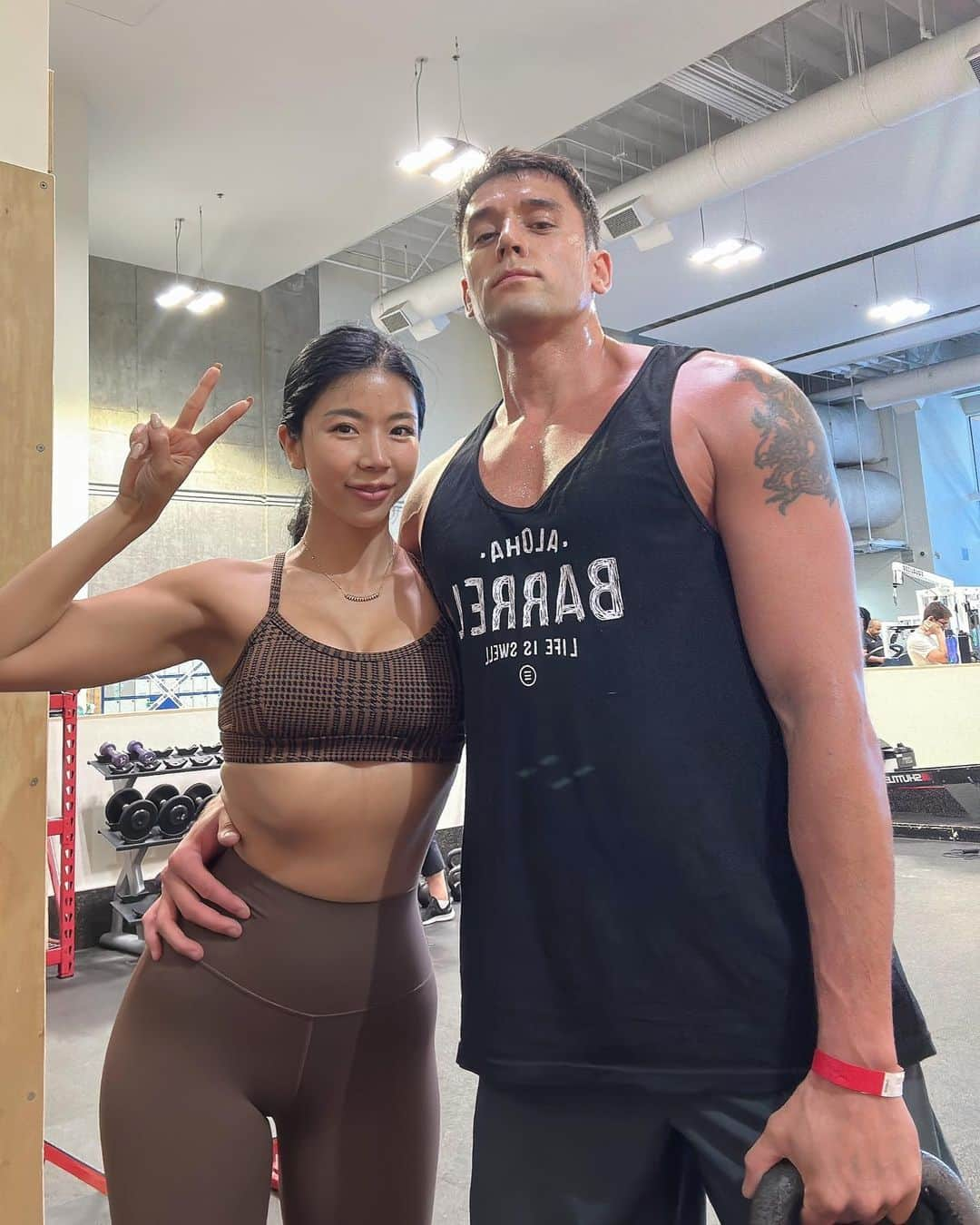 ジュリアン・カンのインスタグラム：「Best workout partner 😂」