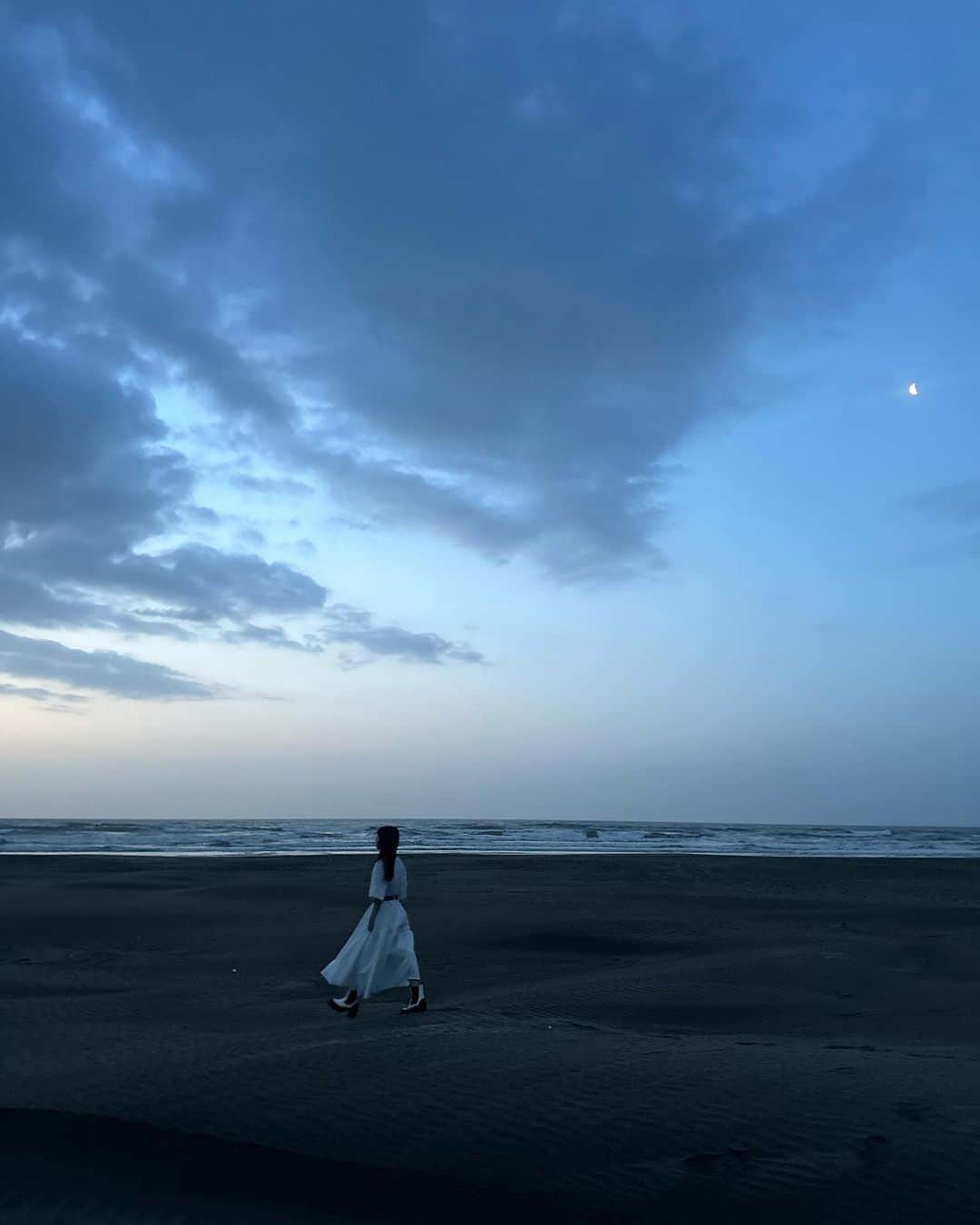 のインスタグラム：「🌙」