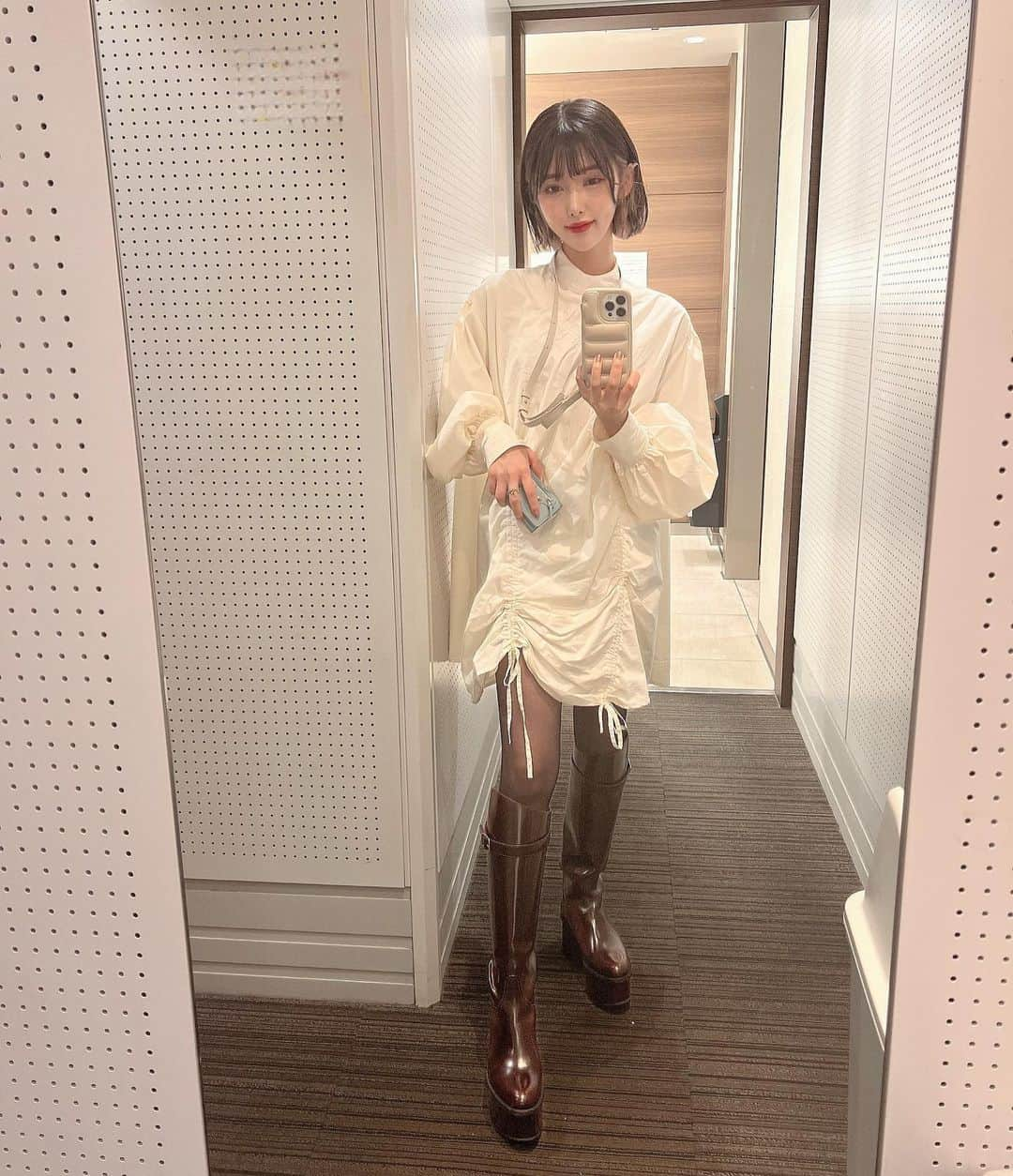 志崎樺音さんのインスタグラム写真 - (志崎樺音Instagram)「・  白っぽい服着ると気分も明るくなるのなんで？？？」6月8日 14時55分 - kshizaki_official