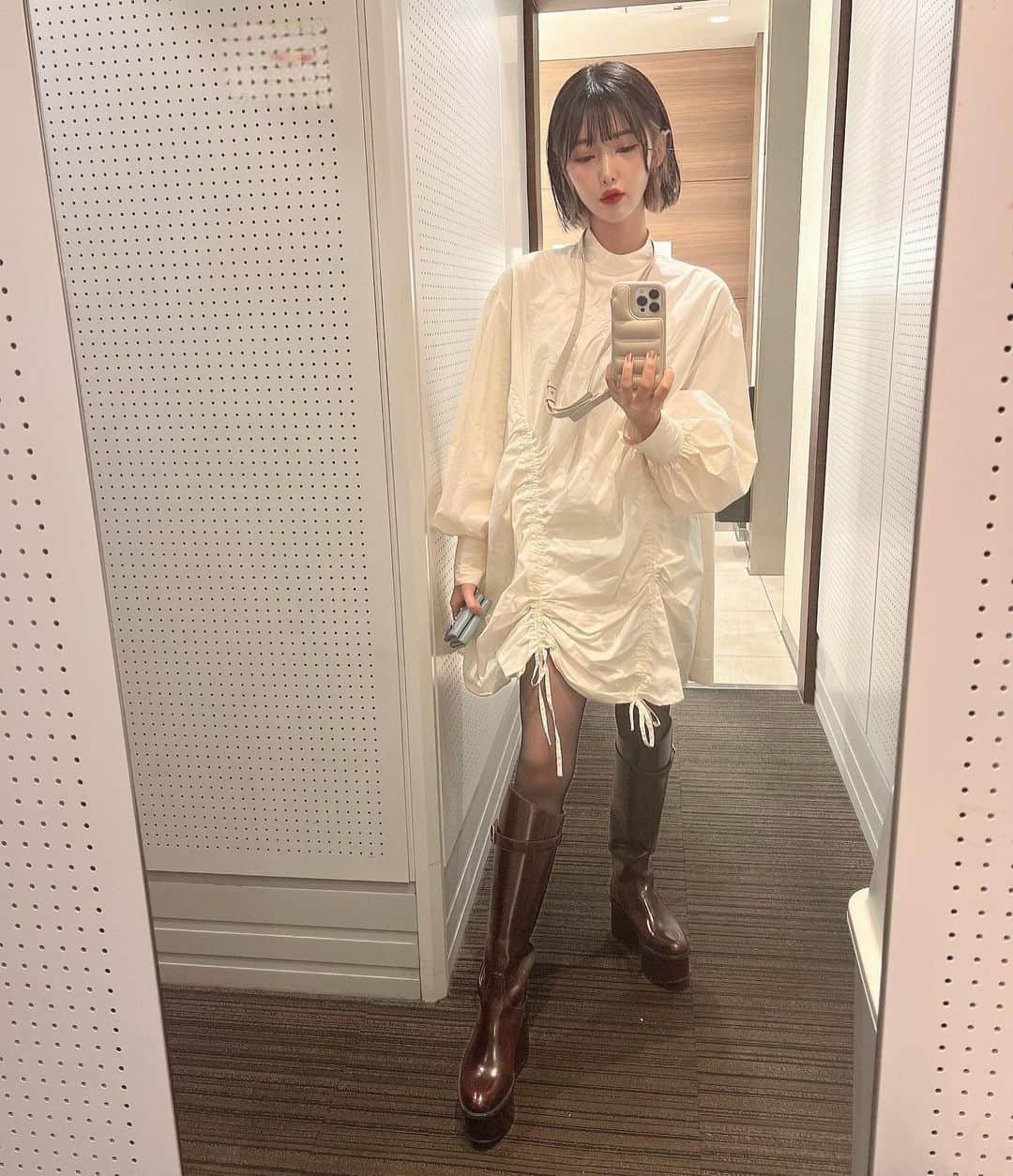 志崎樺音さんのインスタグラム写真 - (志崎樺音Instagram)「・  白っぽい服着ると気分も明るくなるのなんで？？？」6月8日 14時55分 - kshizaki_official