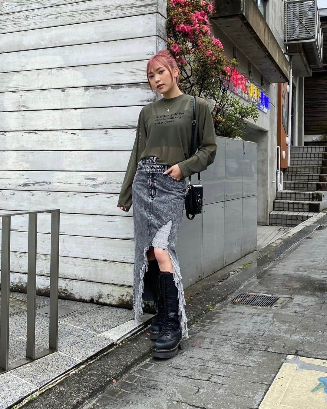 XGIRL_ootdのインスタグラム：「#xgirl_ootd @abibii92 160cm 　 X-girl store STAFF 　 ------------------------------------ ▪️SHEER L/S TOPS ￥8,250(税込) ▪️ASYMMETRICAL TANK TOP ￥6,600(税込) ▪️DISTRESSED DENIM SKIRT ￥14,300(税込) ▪️FAUX CROC 2WAY BAG ￥8,250(税込) ------------------------------------ 　 #xgirl #xgirljp #xgirlus #エックスガール #ストリート系女子 #大人ストリート  #シアートップス #シアートップスコーデ #シースルートップス #デニムスカート #ロングスカート #トレンドコーデ #y2kstyle #y2kファッション」