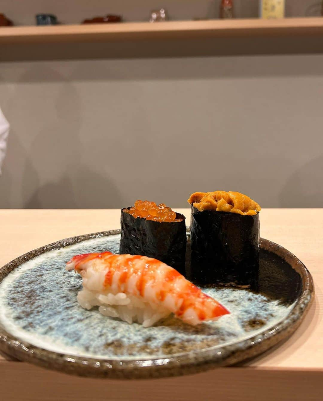 ImotoEtsuyo さんのインスタグラム写真 - (ImotoEtsuyo Instagram)「@sushiumiji  ・ 創業33年の老舗和食割烹 “ぎんざ山路”が新たにオープンした 【寿司海路】。　　 ・ ・ お寿司は、 一貫から注文可能。　 ・ 麻布十番で リーズナブルにお鮨が 頂けます。 ・  この日のワンピースは @shein_japan @sheinofficial のもの。  SHEIN Modely 花柄  ジップバック スクエアネック ドレス  立体な柄、しっかりした生地、 ウエスト位置が少し高めなので 足長効果もあるワンピース  検索番号は ↓↓↓↓ 14351238  私は Sサイズを着用しています。  こちらの商品が 割引になります！  割引になる 割引クーポン番号：bisuhada  割引率：　お買い上げ金額1～5,999円まではセール価格より15%OFF、 6,000円以上は20%OFFが適用されます！ 利用期限：〜6月末日  ・  @shein_japan @sheinofficial #SHEIN #SHEINforAll #ad #fashion  #ドレス #dress  #ワンピース #コーデ  #きれいめコーデ  #美シルエット  #アラフィフコーデ ・ ・ @sushiumiji  #鮨 #寿司 #麻布十番グルメ  #麻布十番お鮨  #麻布十番鮨  #sushi  #東京グルメ  #gourmet  #champagne」6月8日 14時22分 - bisuhada